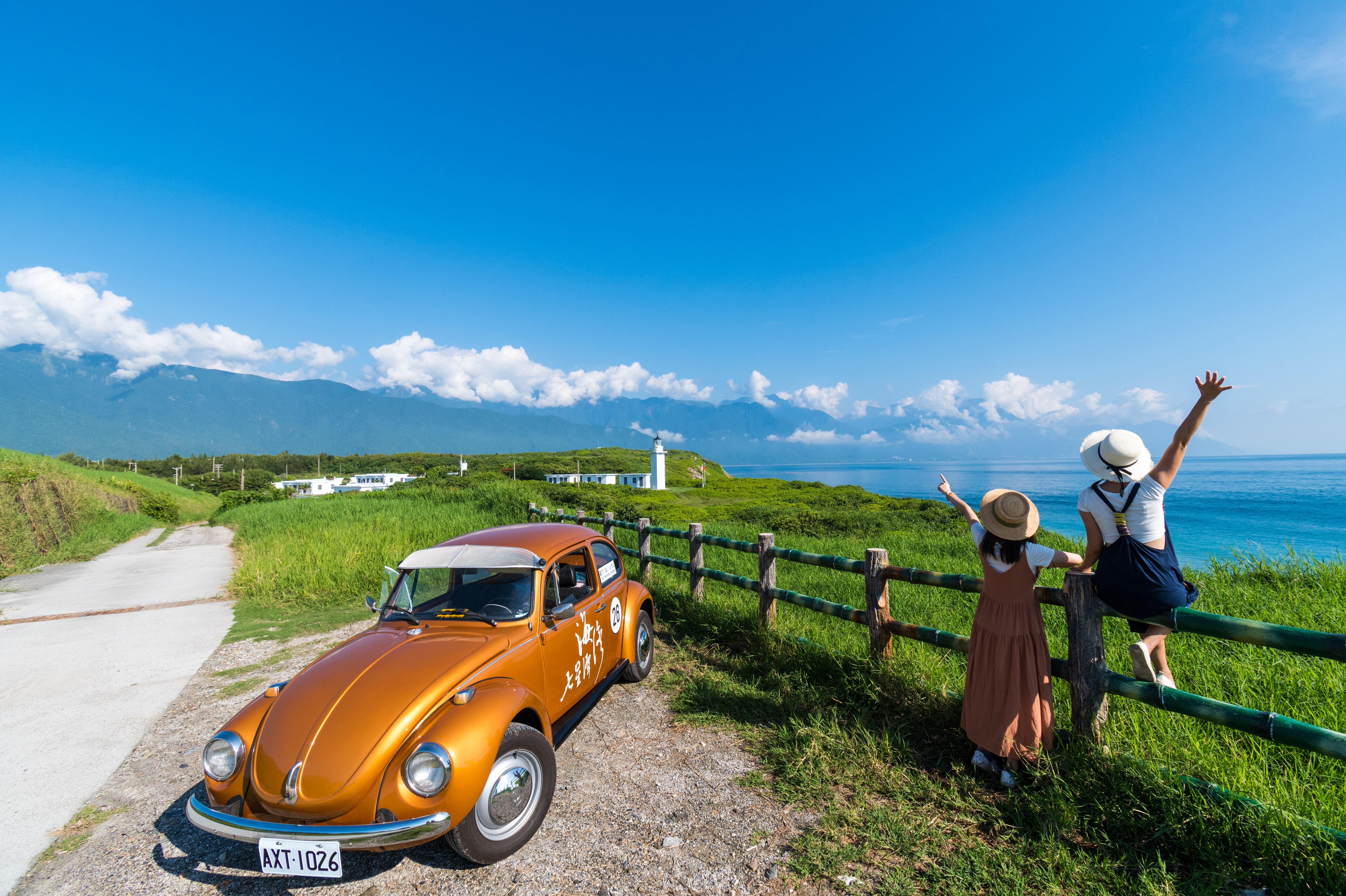 乘著七星潭海灣民宿的金龜車，抵達四八高地賞無敵海景。