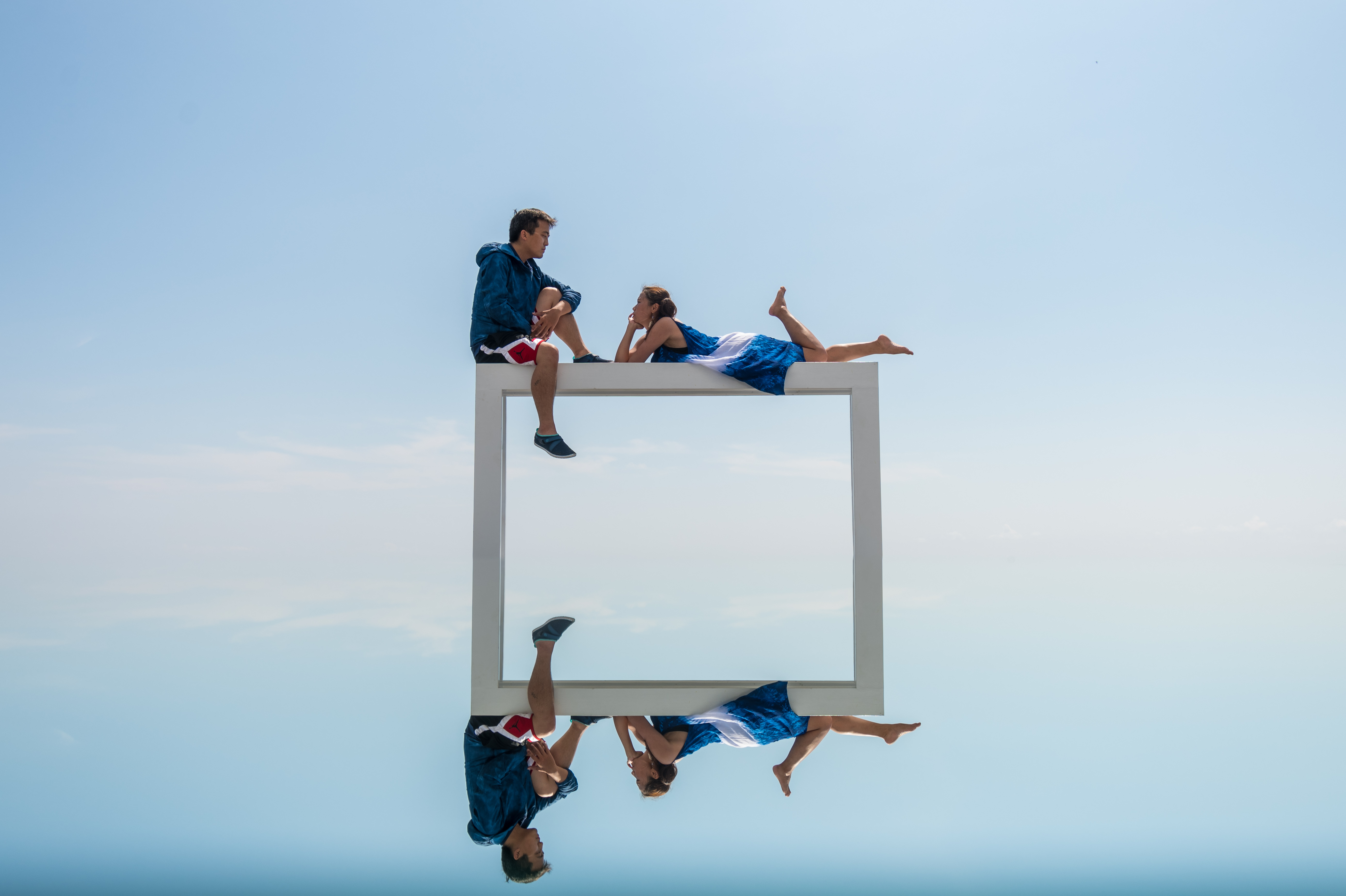 在花蓮天空之鏡，來一張浪漫的情侶對望。