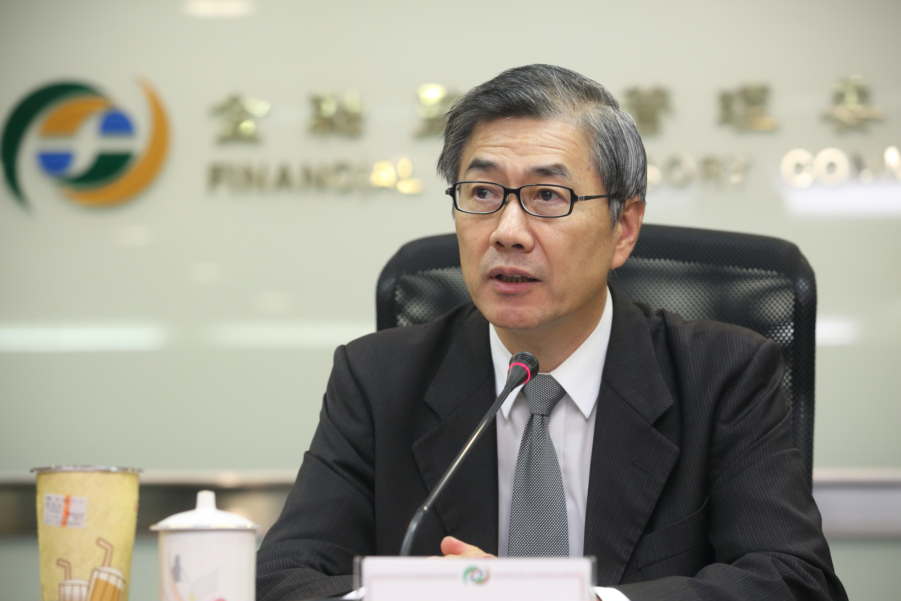 金管會主委黃天牧表示，虛擬貨幣非金融商品，目前僅能對涉及洗錢防制的部分監管。