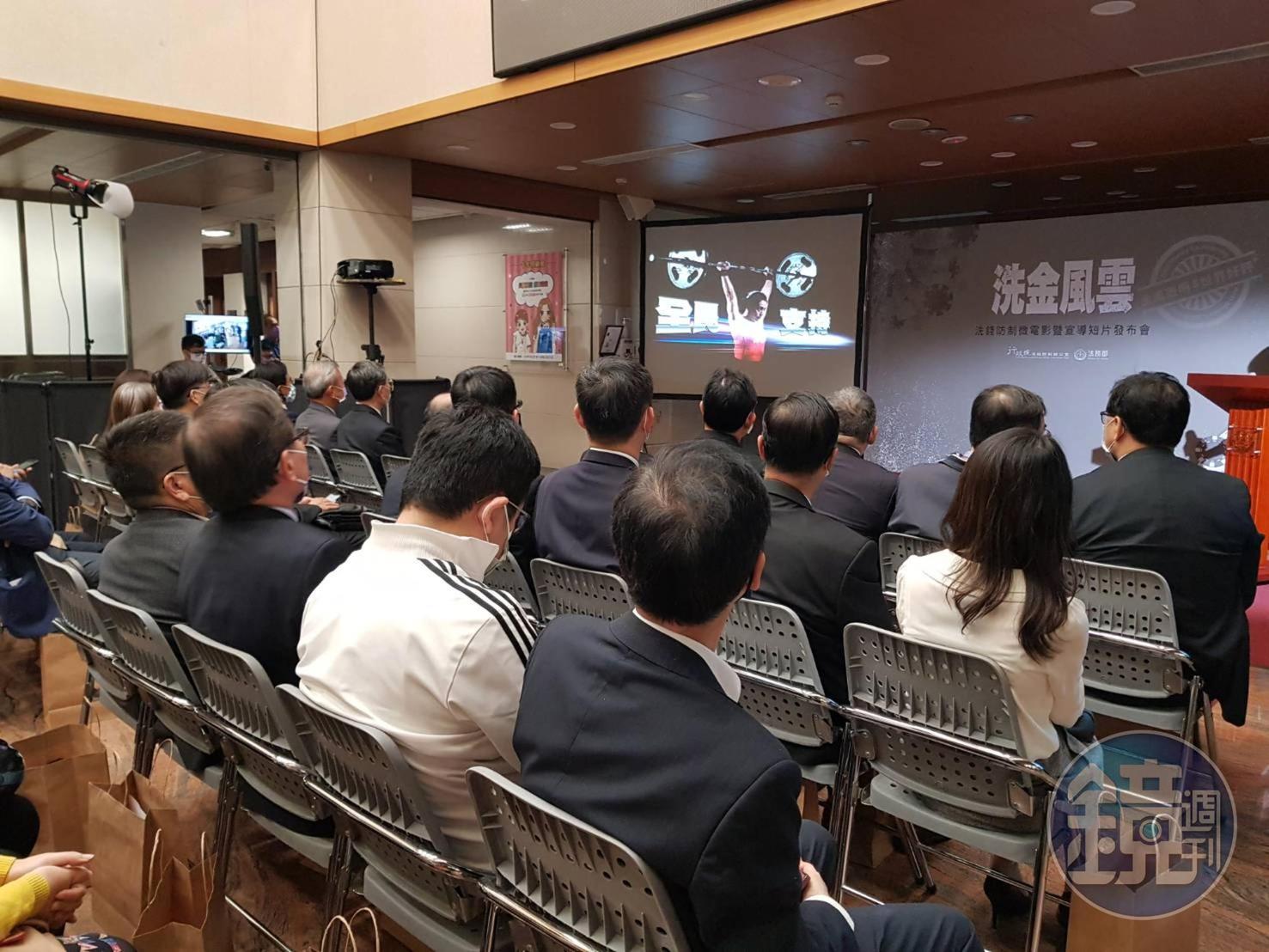 東奧女子舉重金牌得主郭婞淳化身洗錢防制的代言人,協助拍攝相關短片,幫忙向民眾宣導正確的觀念。