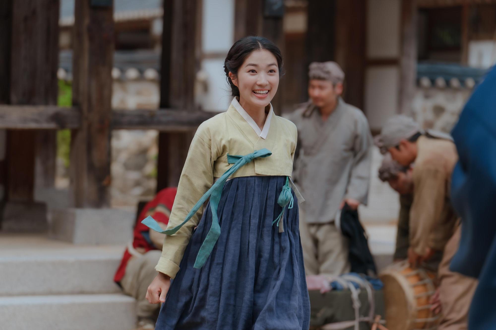 金惠奫如願透過《御史與祚怡》穿上韓服演戲。（friDay影音提供）