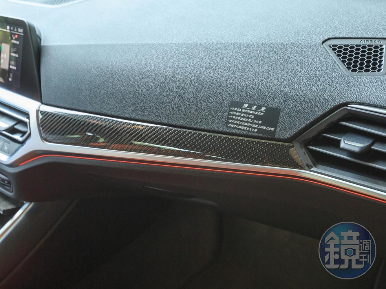 車室空間大量採用輕量而堅固的碳纖維材質，充滿運動化的設計增添極具張力的熱血跑格。