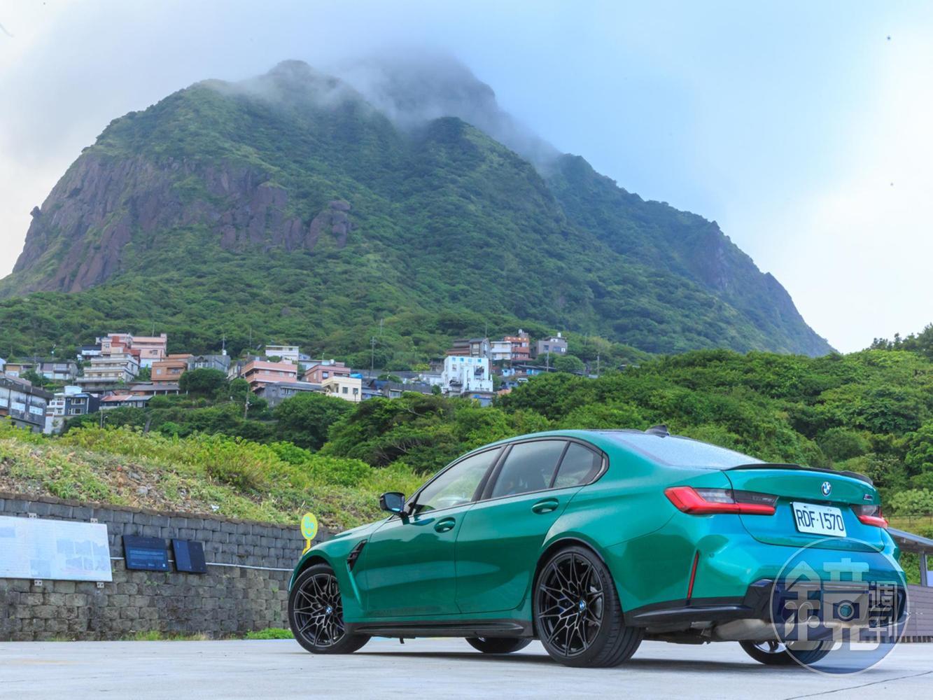 擁有接近賽車的本質、與更純粹的後驅操控樂趣，M3 Competition Racing Package，可暢快、可殘酷、亦可溫柔。