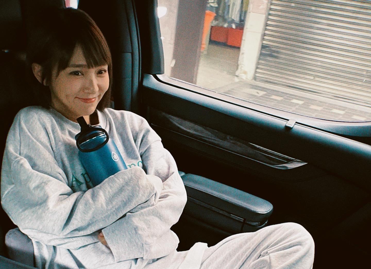 溫妮近來為了首張專輯《問題女孩》勤跑通告，被爆無故缺席電台通告。（翻攝自溫妮臉書）