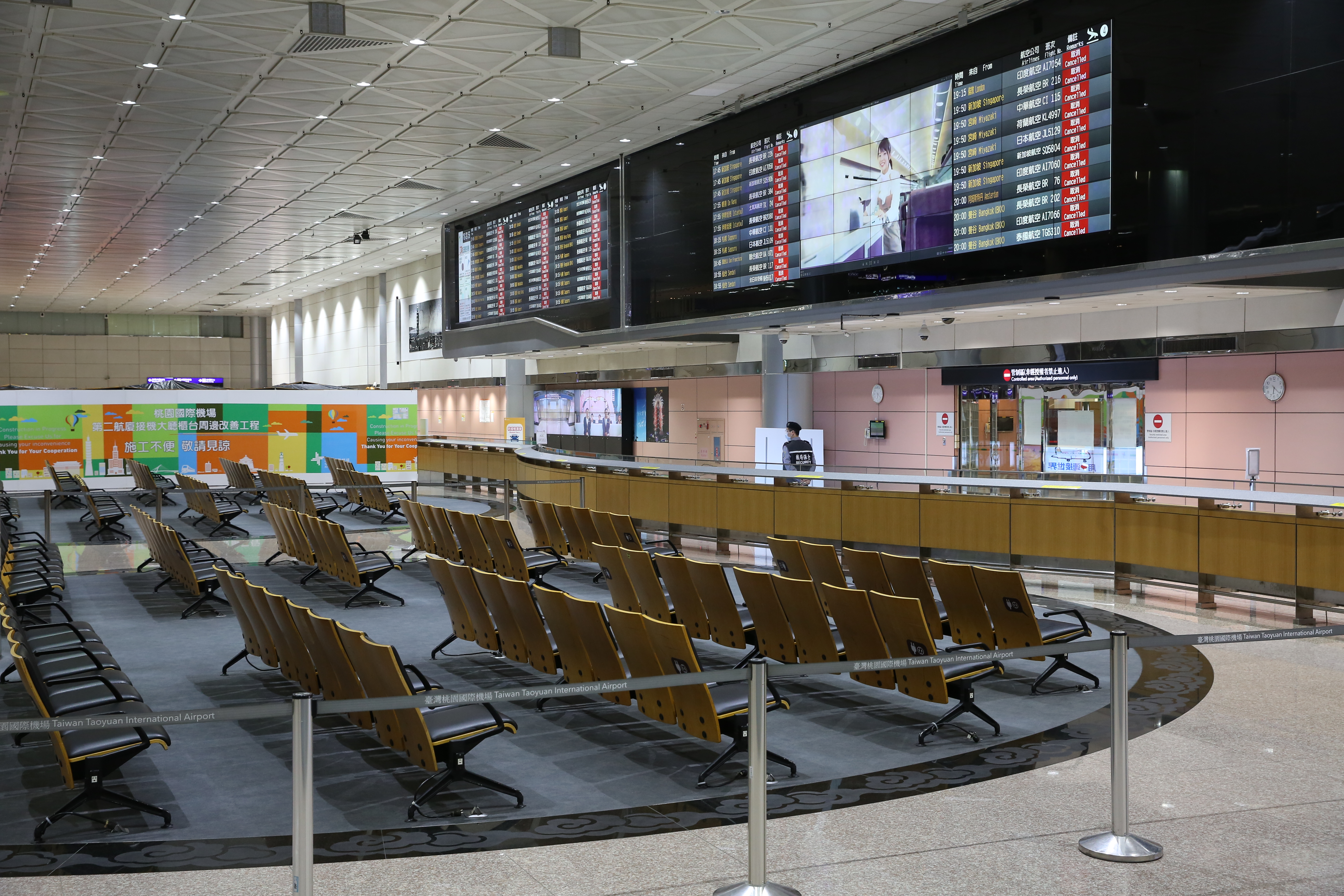 台灣邊境管制一直處於緊戒狀態，目前入境民眾也以14天的居家檢疫為主。（本刊資料照）