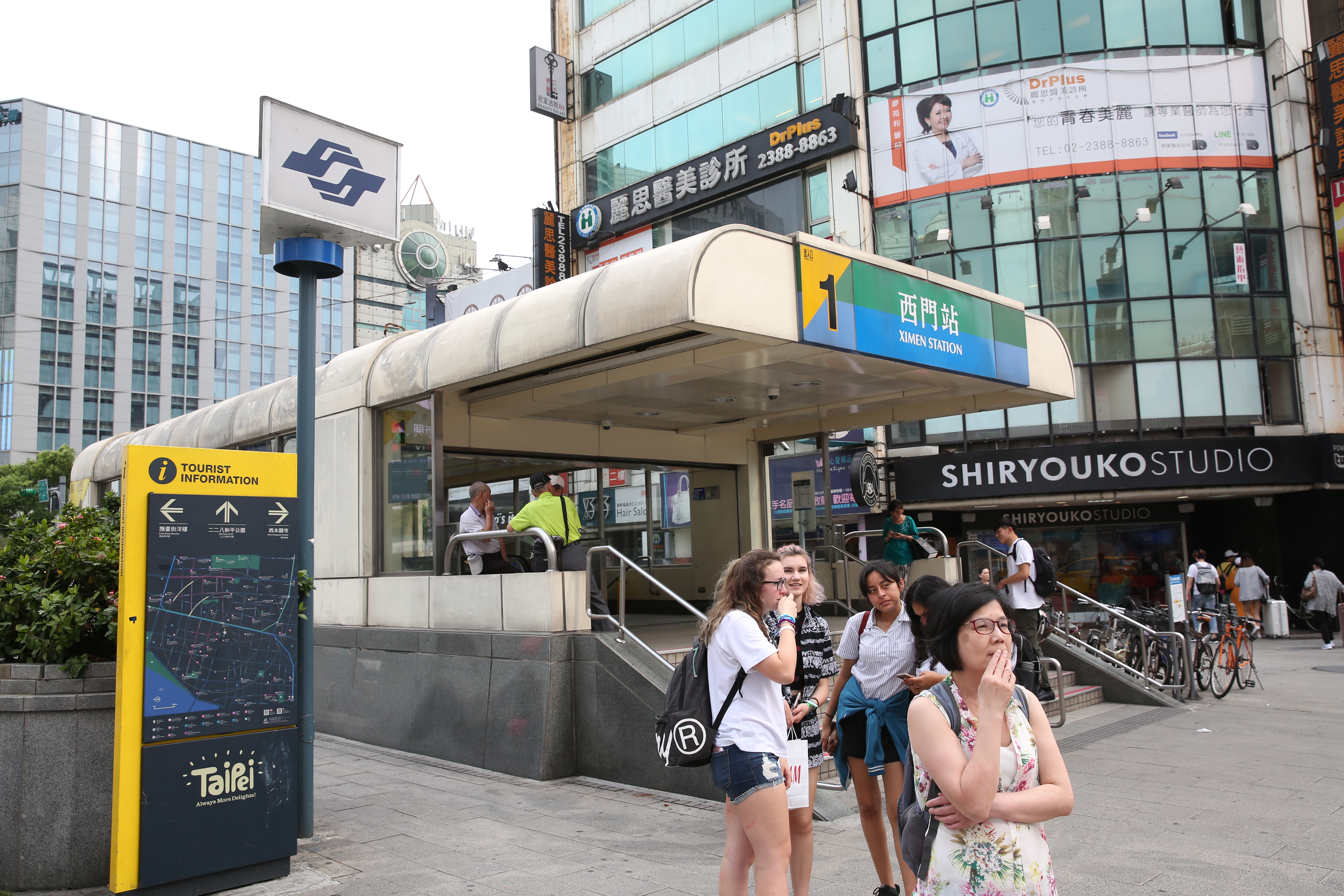 西門捷運站驚傳有一名阿伯因年輕人不讓坐博愛座，憤而揮刀的攻擊事件。（示意圖，本刊資料照）