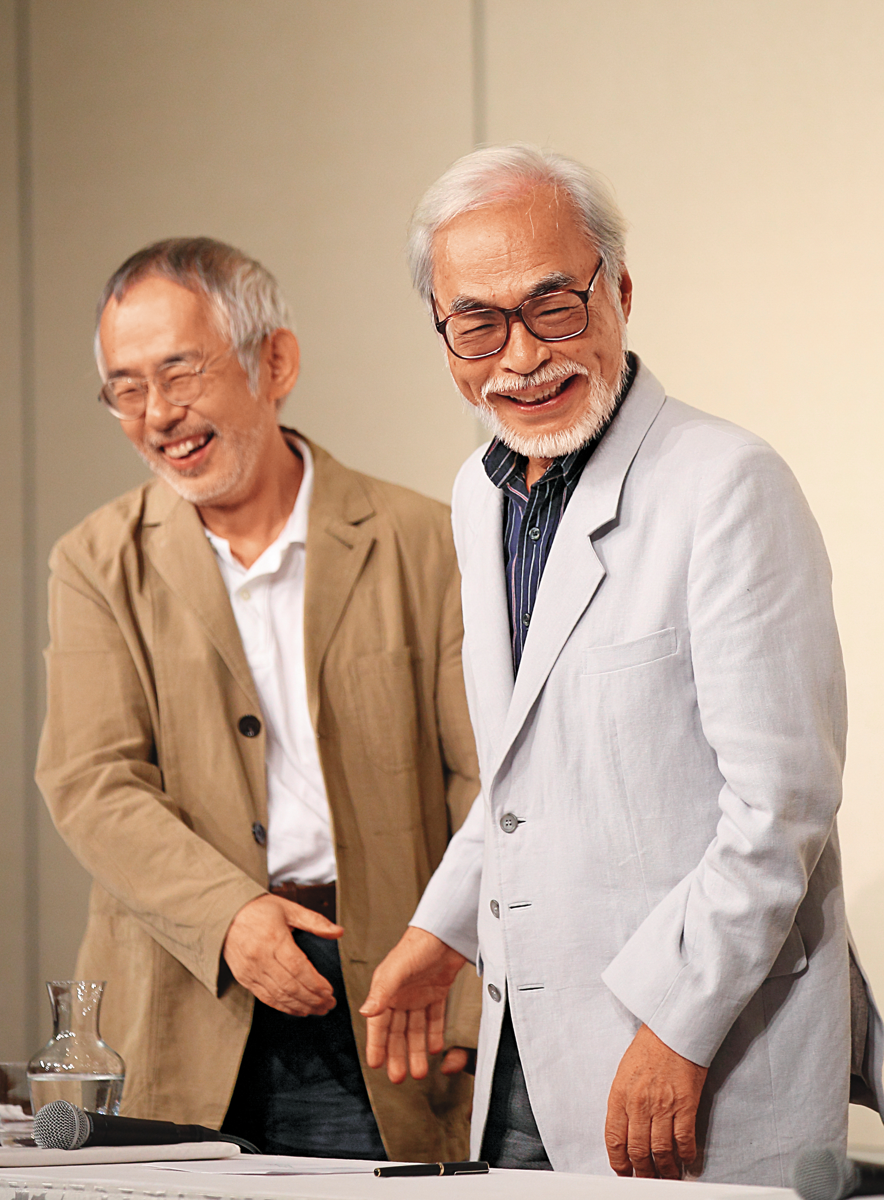 宮﨑駿(右)要推出新作品時,都會先找製作人鈴木敏夫(左)商量聽取意見。(東方IC)