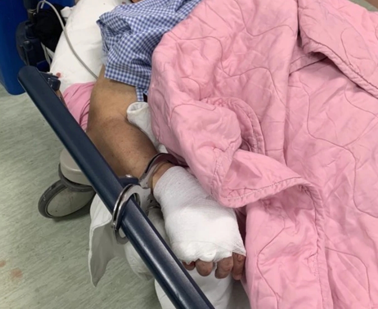 鍾姓男子返台田野調查「觀落陰」後行為出現異常，揮刀刺傷4警。（翻攝畫面）