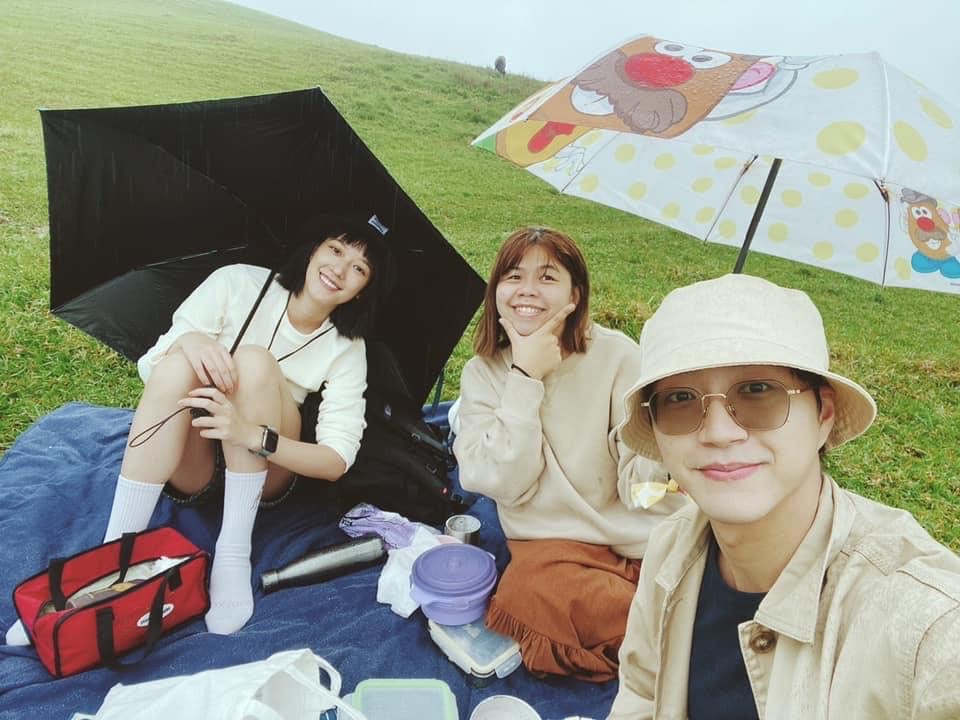 江宏傑（右）趁著休假，和孟耿如（左）及女經紀人（中）一起出遊踏青。（翻攝自江宏傑IG)
