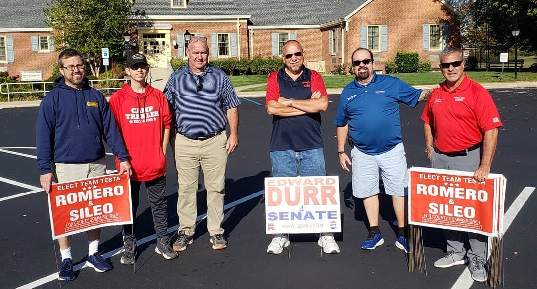 美國一位卡車司機愛德華投身參選，打敗了20年政壇老將跌破眾人眼鏡。（翻攝Edward Durr Facebook）