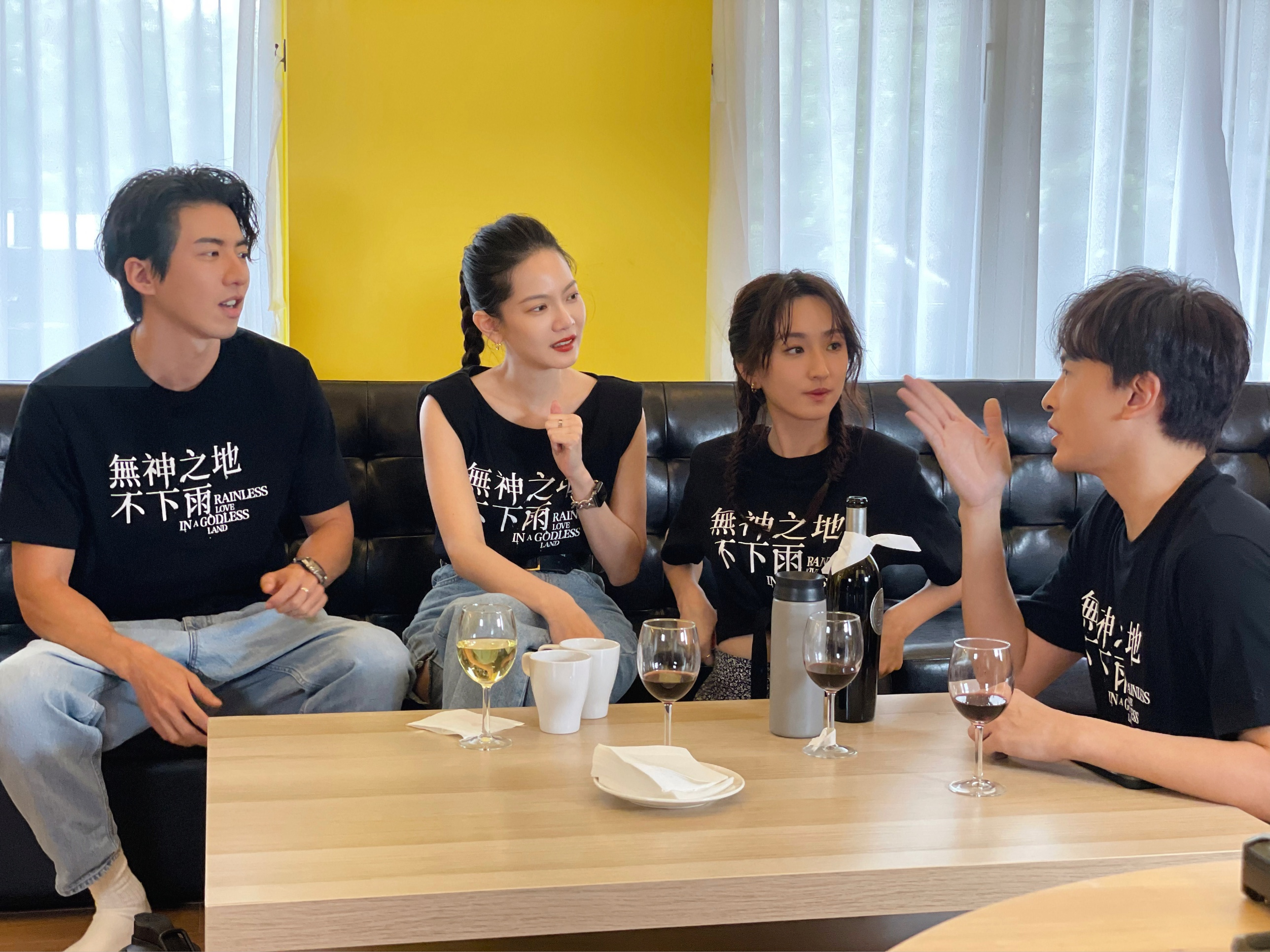 鄭元暢的不專業廚房難得不下廚純聊天喝酒。（最大國際娛樂）