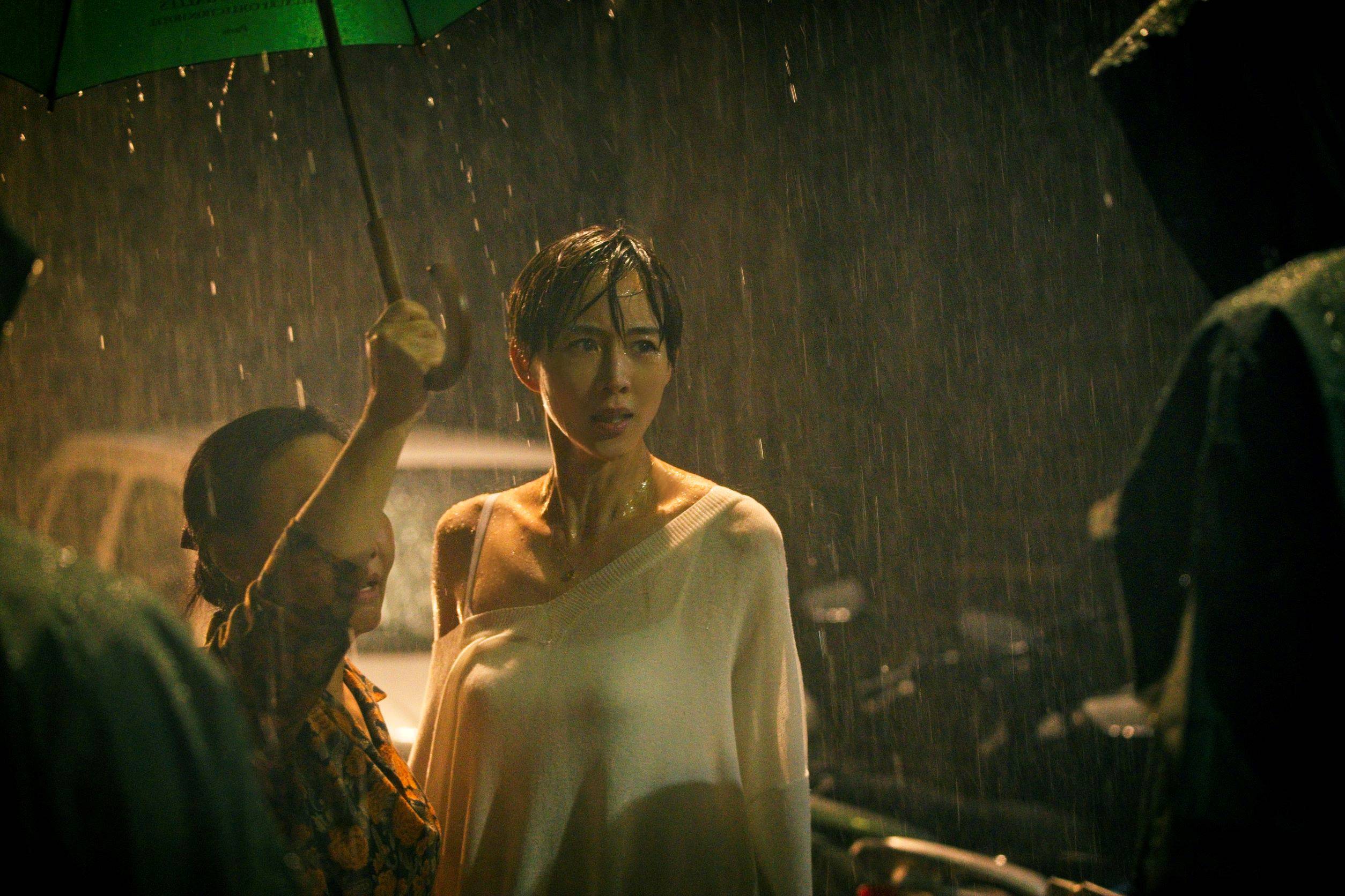 張鈞甯素顏拍攝淋雨戲。（HBO提供）