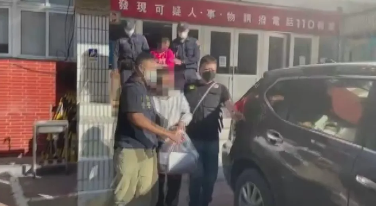 林姓男子和陳女用巧拼板頭套悶死2歲兒子還埋屍,被警方逮捕。(翻攝畫面)