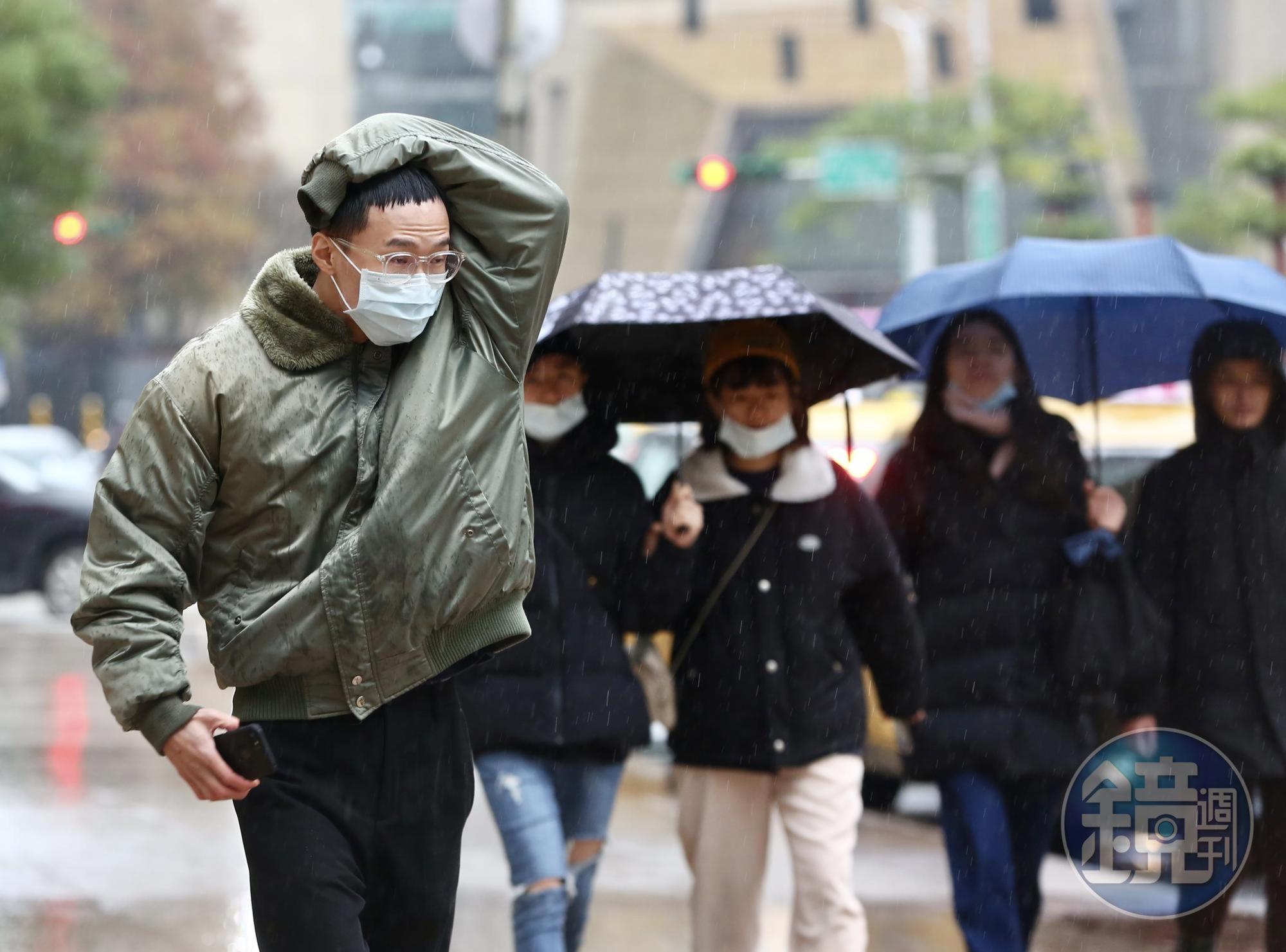 今（7日）白天各地溫暖，但須留意入夜東北風增強，未來一週也將受東北季風影響，轉為濕涼天氣型態。示意圖。（資料照）