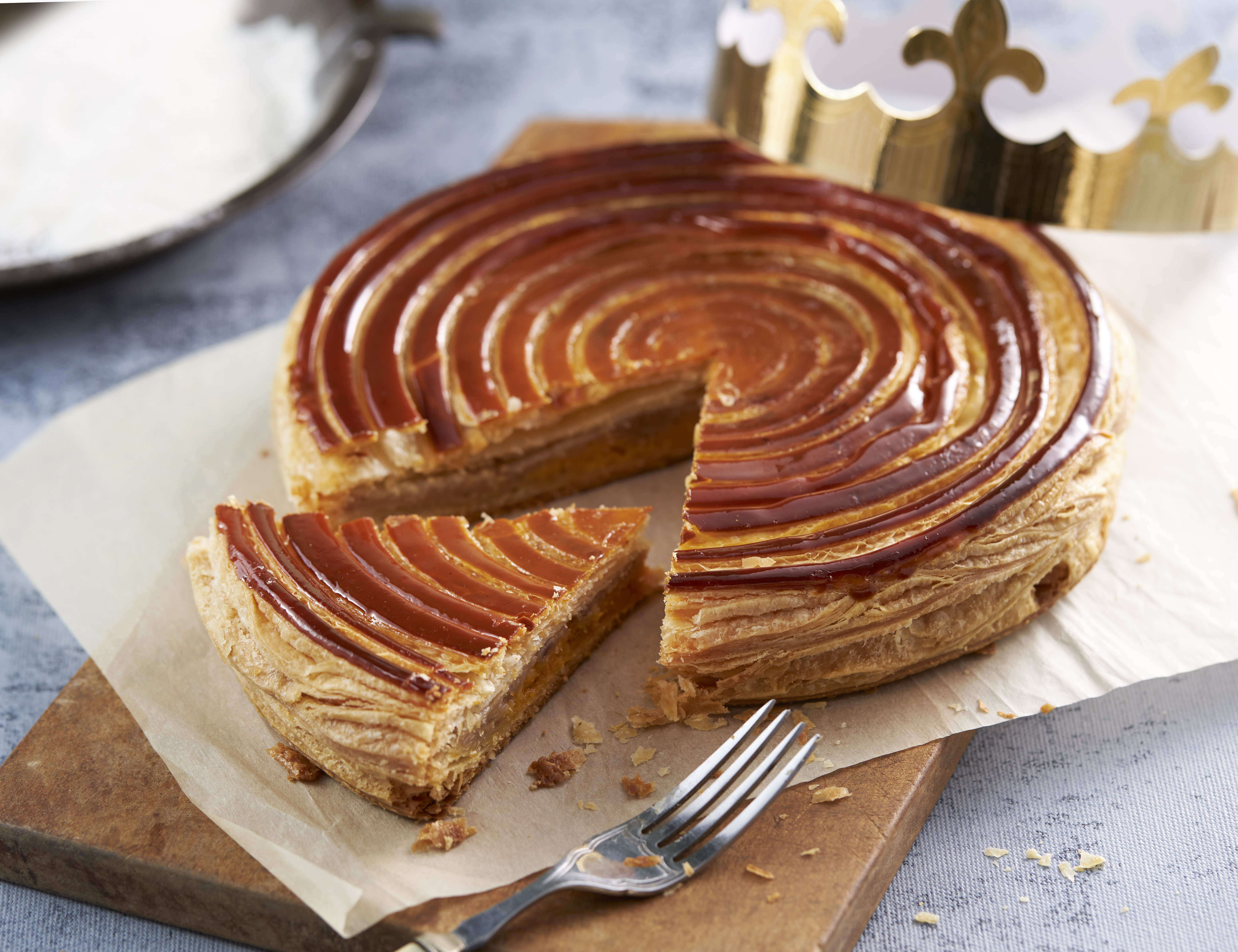 全統西點麵包的「芋頭流沙國王派」，使用AOP發酵奶油，結合台灣人喜愛的芋頭，很接地氣。（660元／模）（德麥食品提供）