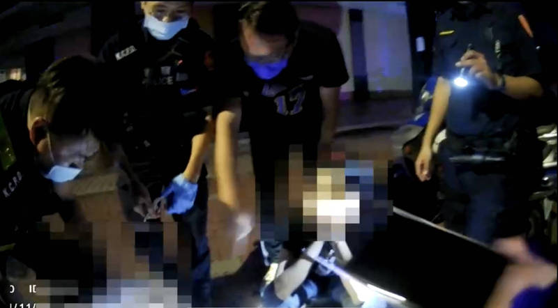 高雄汽旅情侶雙屍命案追查2名可疑訪客，檢警展開相驗釐清死因。