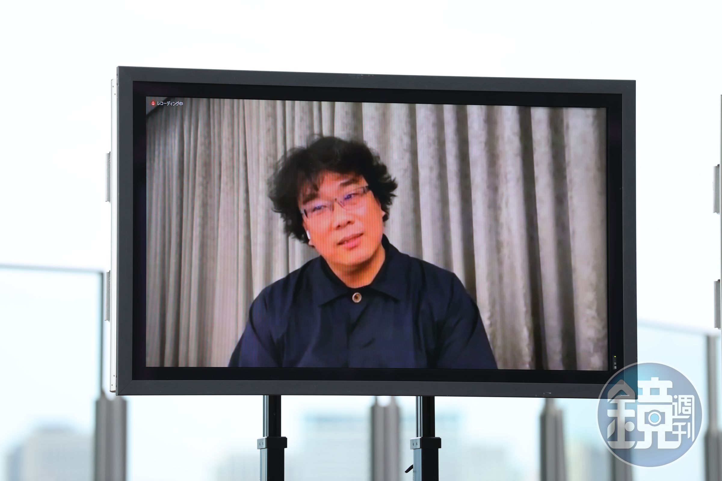 人在洛杉磯的奉俊昊今透過連線方式出席東京國際影展活動，分享新作品的準備進度。（東京國際影展提供）