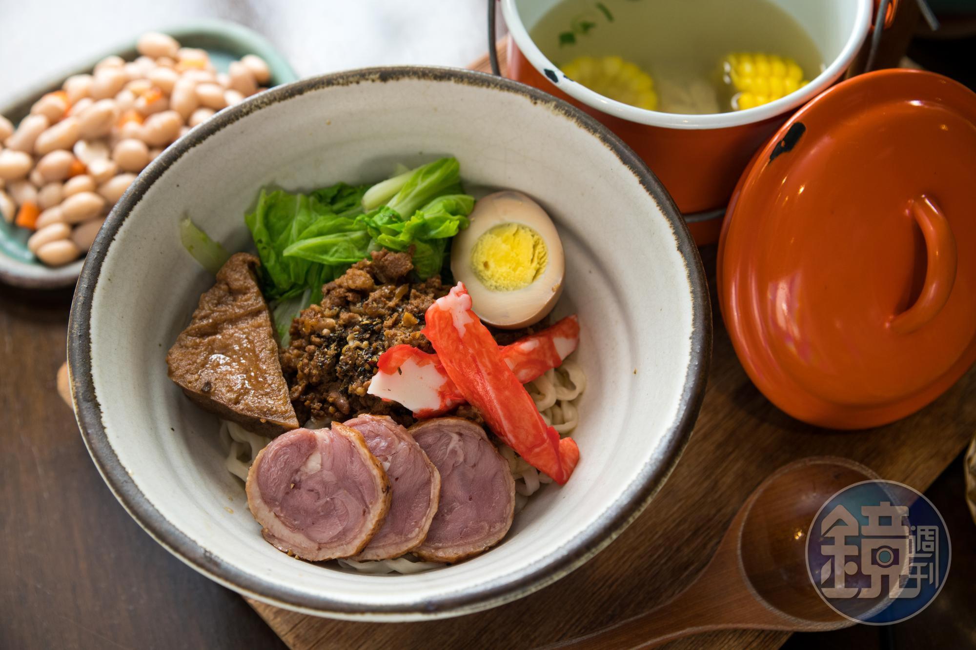 老闆說「椒麻肉燥麵」的精髓不在他的手藝而是用心挑選的辣醬。