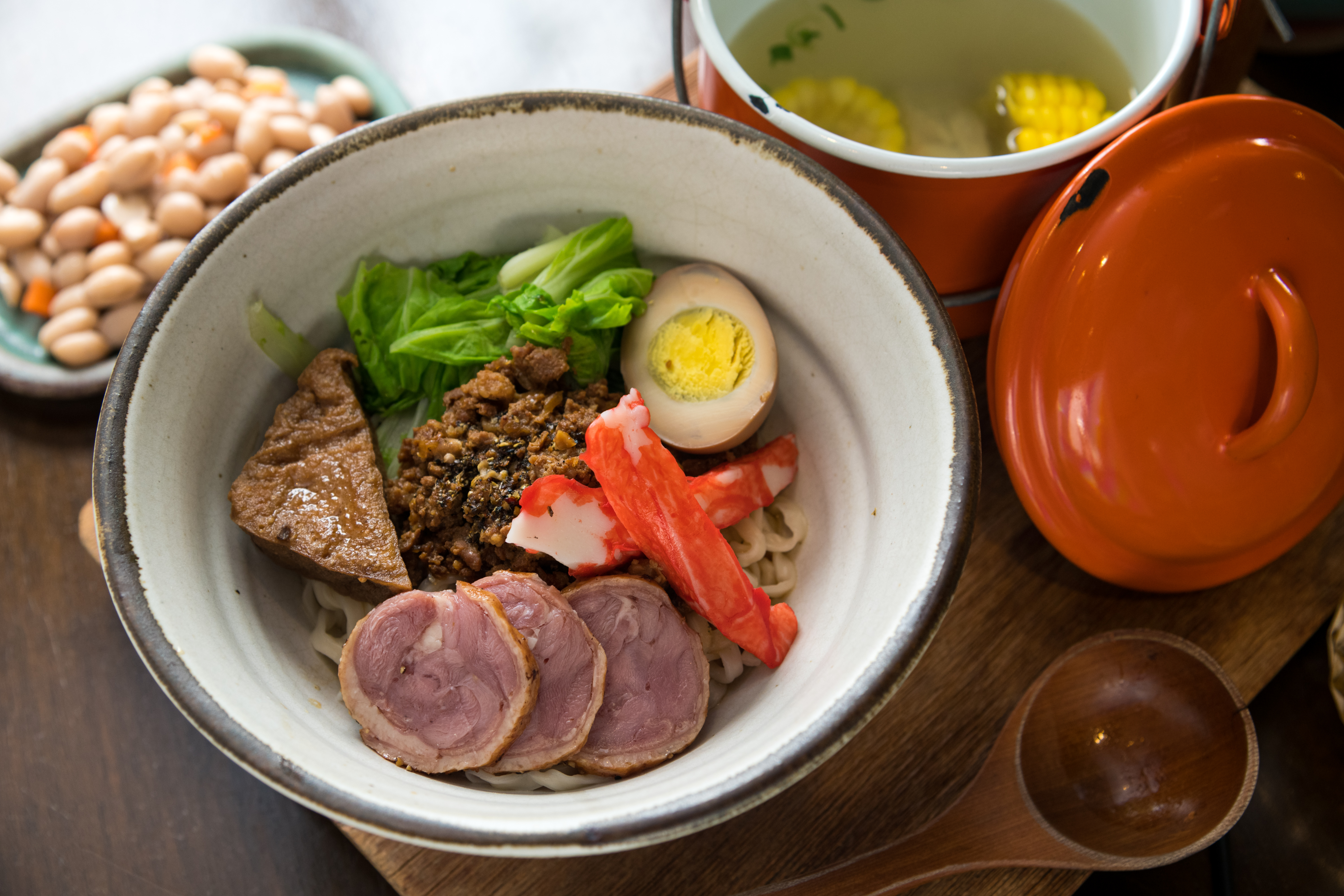 老闆說「椒麻肉燥麵」的精髓不在他的手藝而是用心挑選的辣醬。