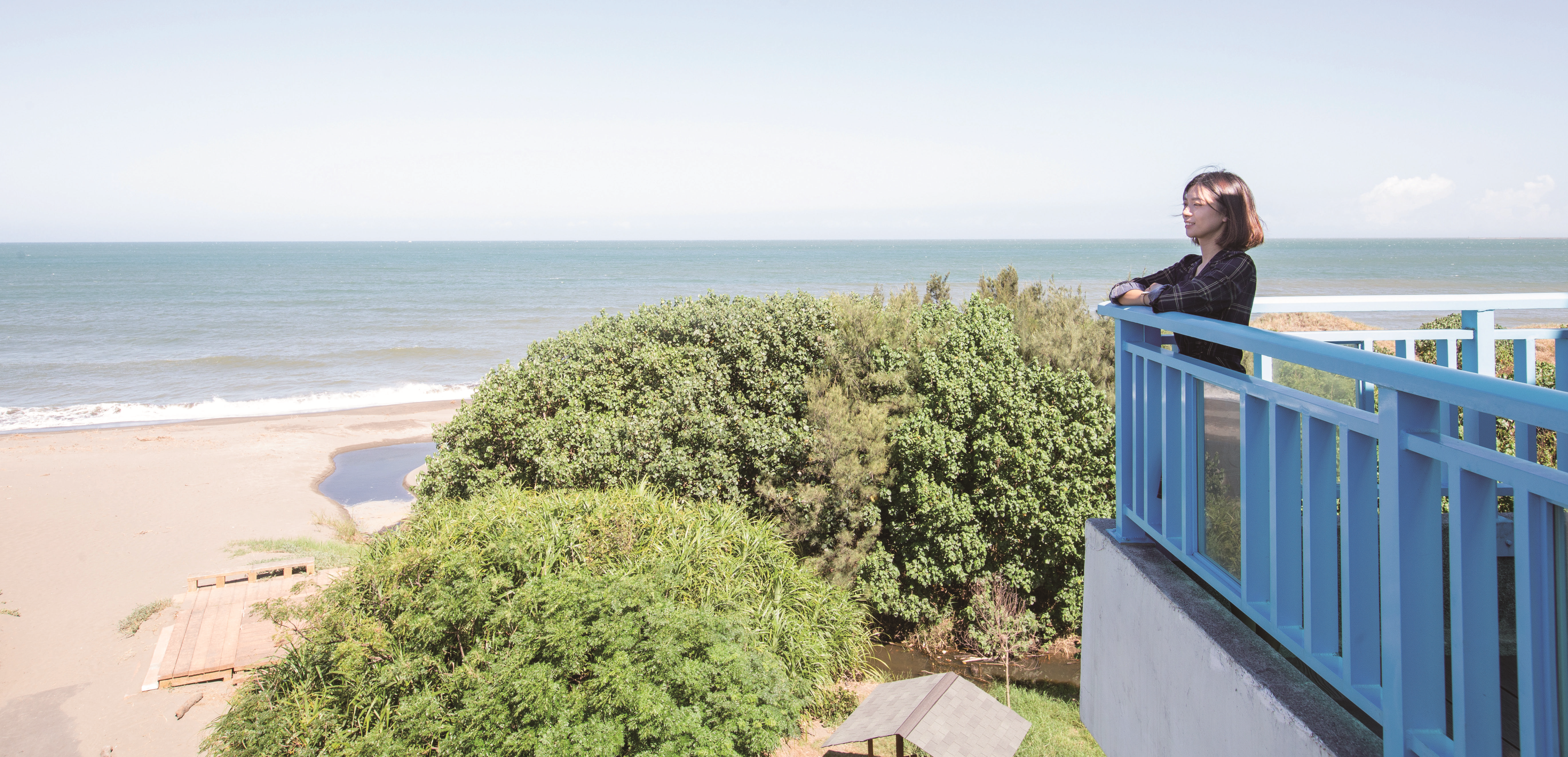 步上觀景台，飽覽海天一色的絕美景緻，讓身心都放鬆。