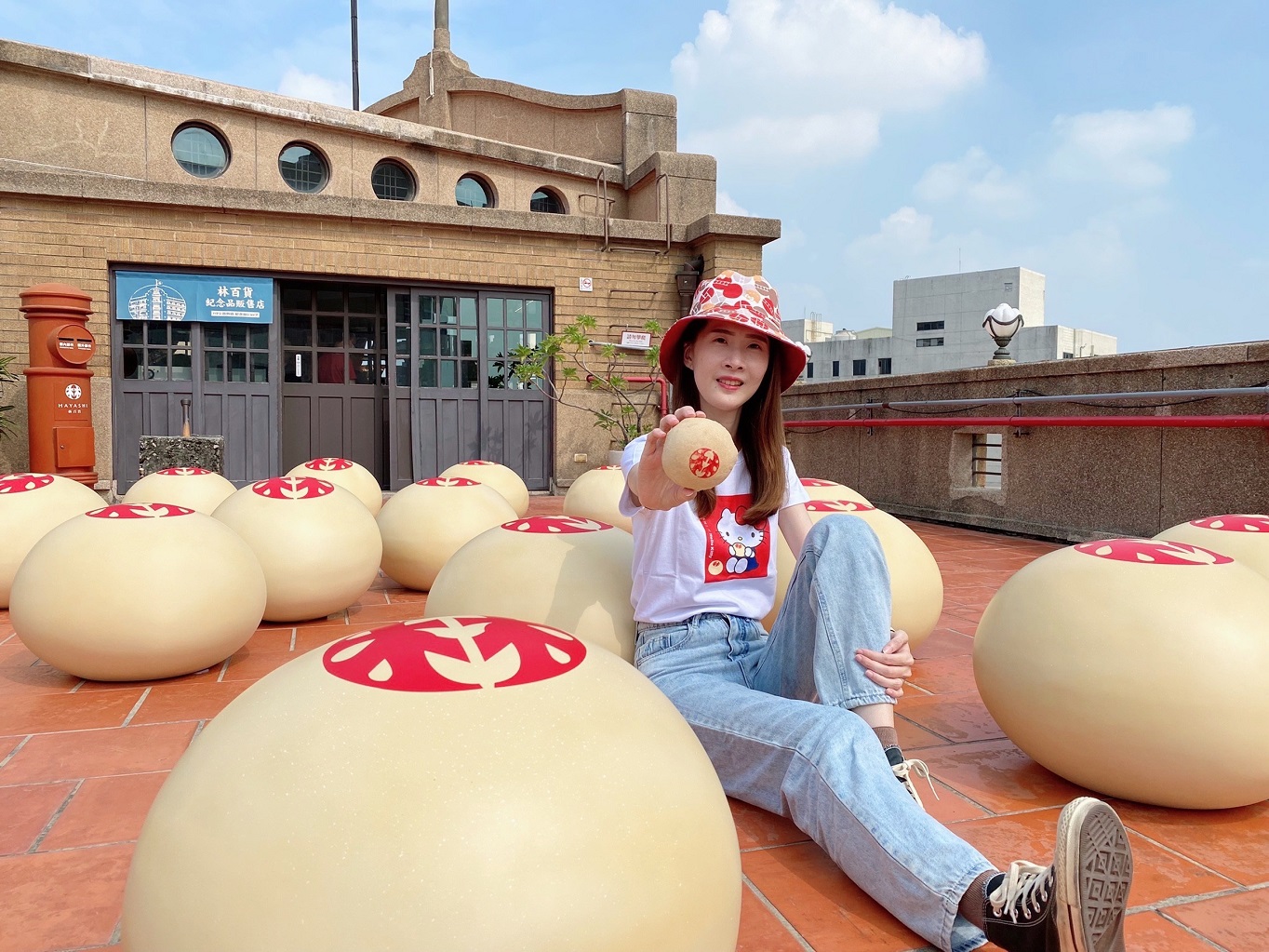 即將邁向90歲的台南林百貨，邀大家來頂樓「椪」出幸福。（林百貨、台南市文化局提供）