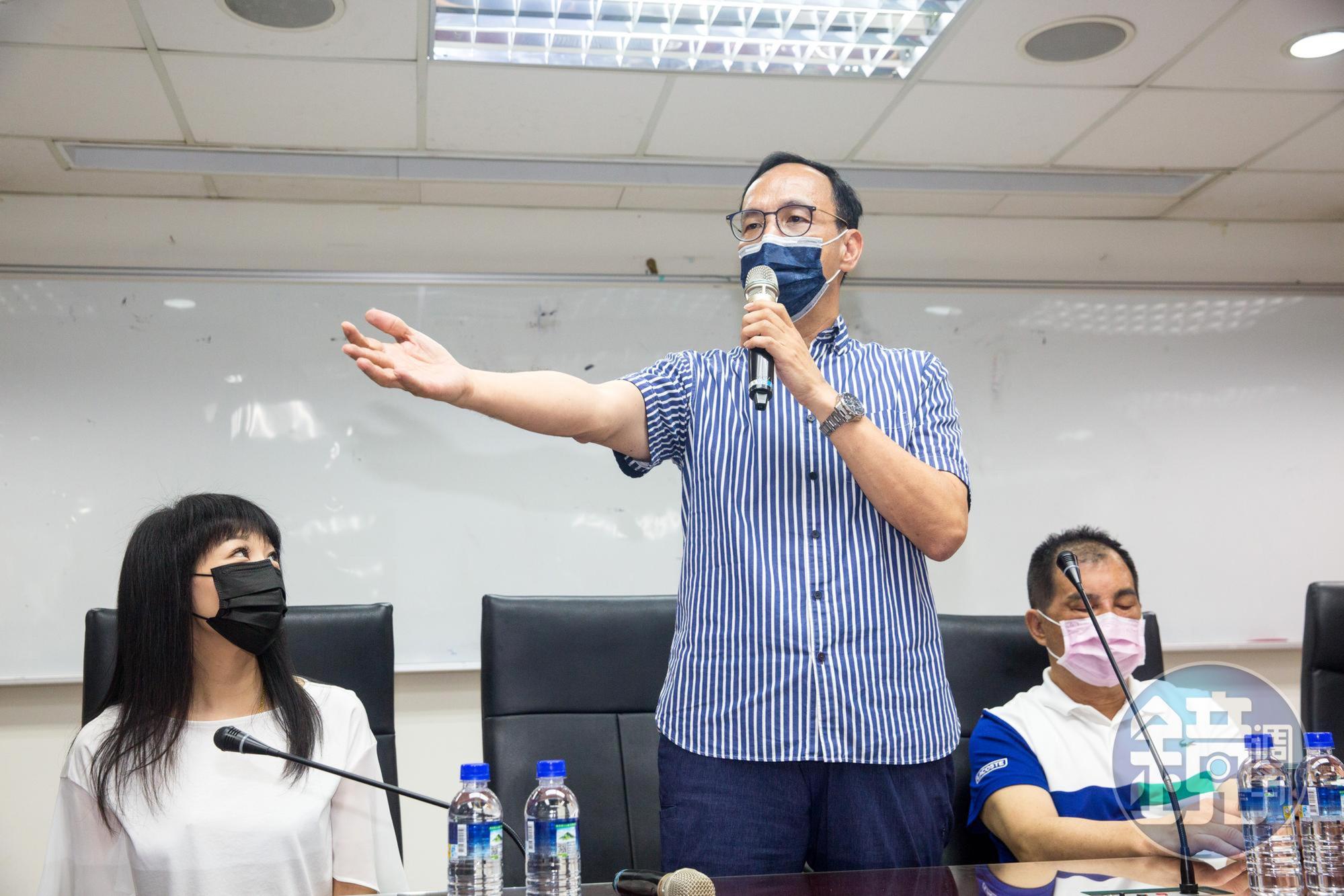 朱立倫（圖）變卦不親征公投電視意見發表會，卻嗆蔡英文不要躲在發言人或讀稿機之後。（本刊資料照）
