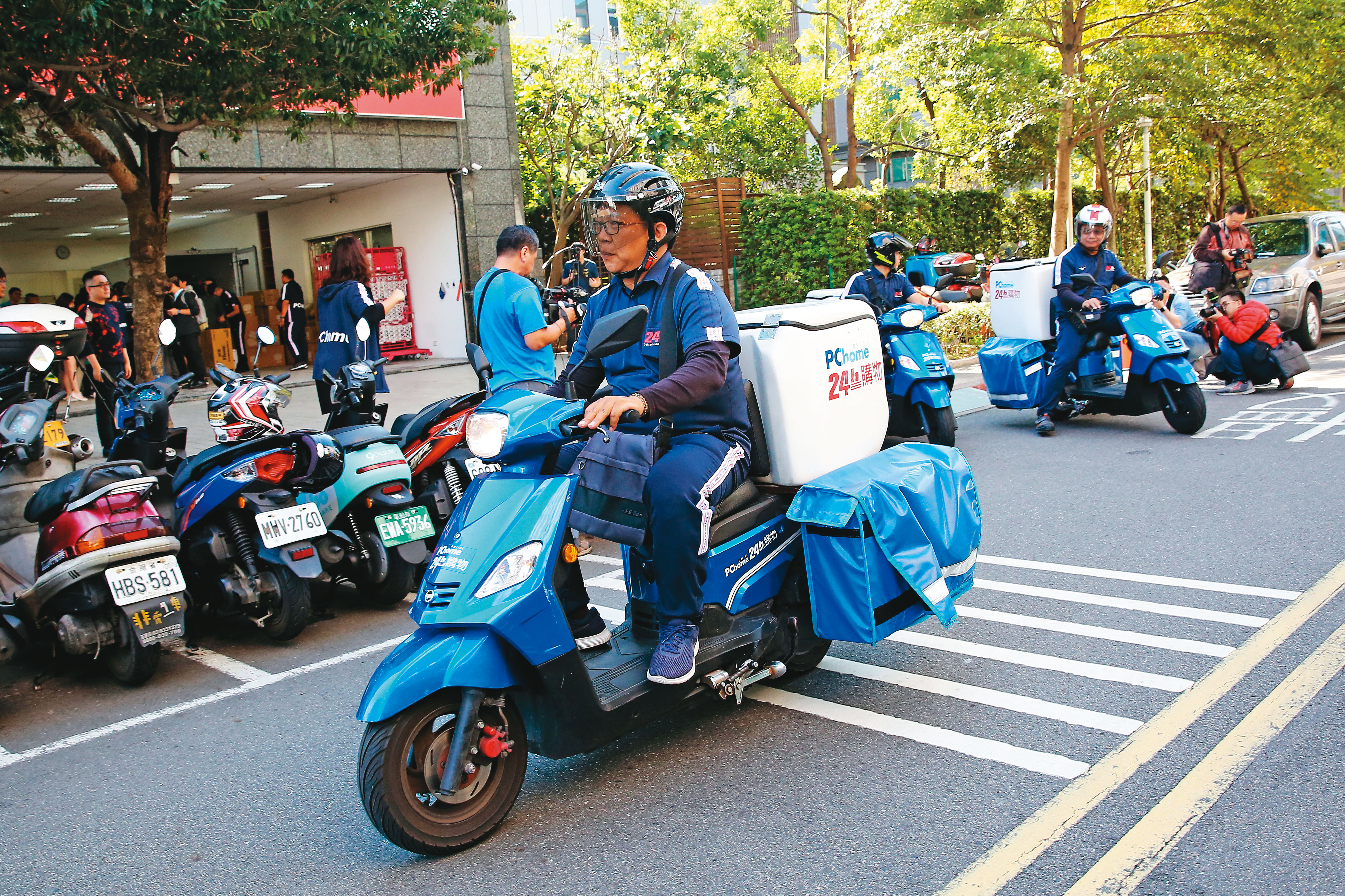 網家強化最後一哩配送，機車大軍全面加入雙十一檔期應戰。