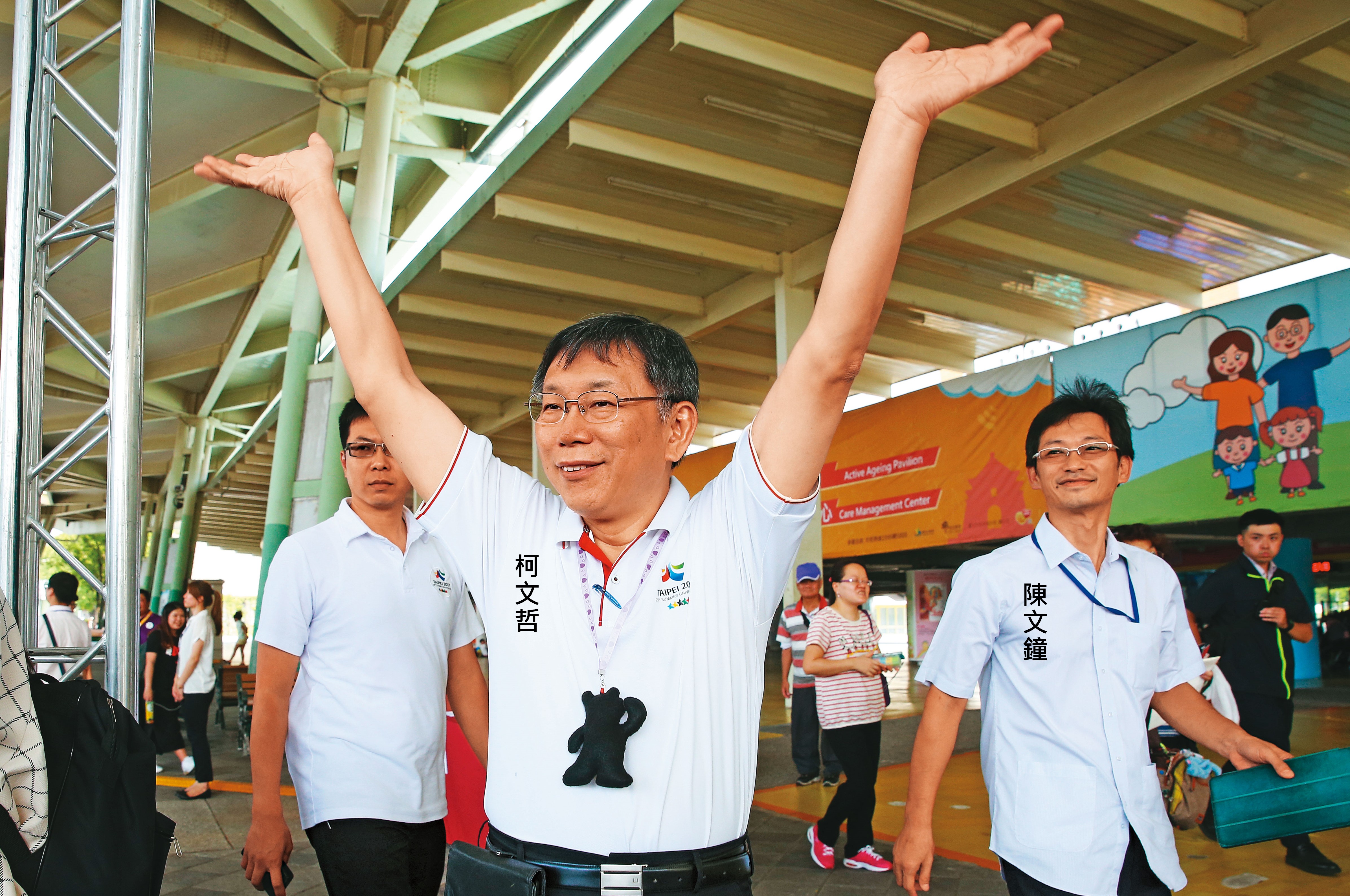 跟了柯文哲6年多的貼身隨扈陳文鐘日前遭調職，背後爆出他遭檢舉操守不佳、撈過界，才讓柯震怒要他離開。