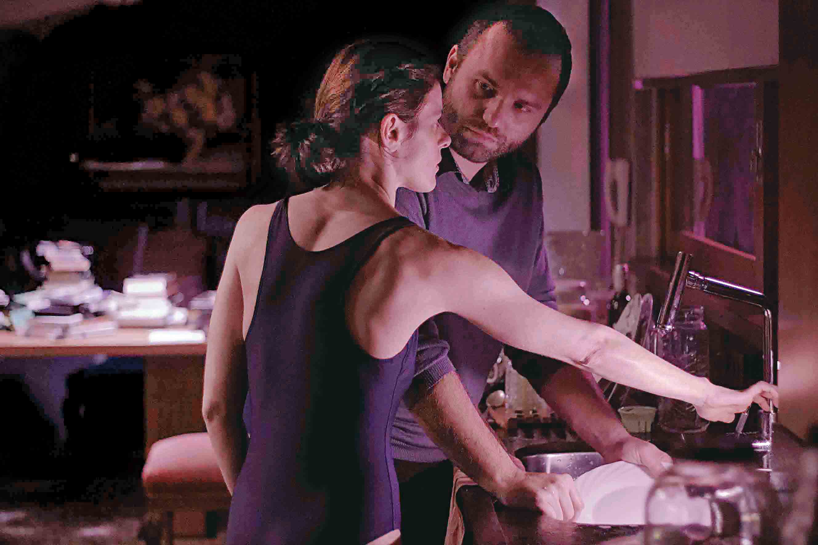 露水姻緣的男女因疫情不得不長期共處一室，進而變成情侶；對照如今現況，電影猶如做了一番精準預言。（天馬行空提供）