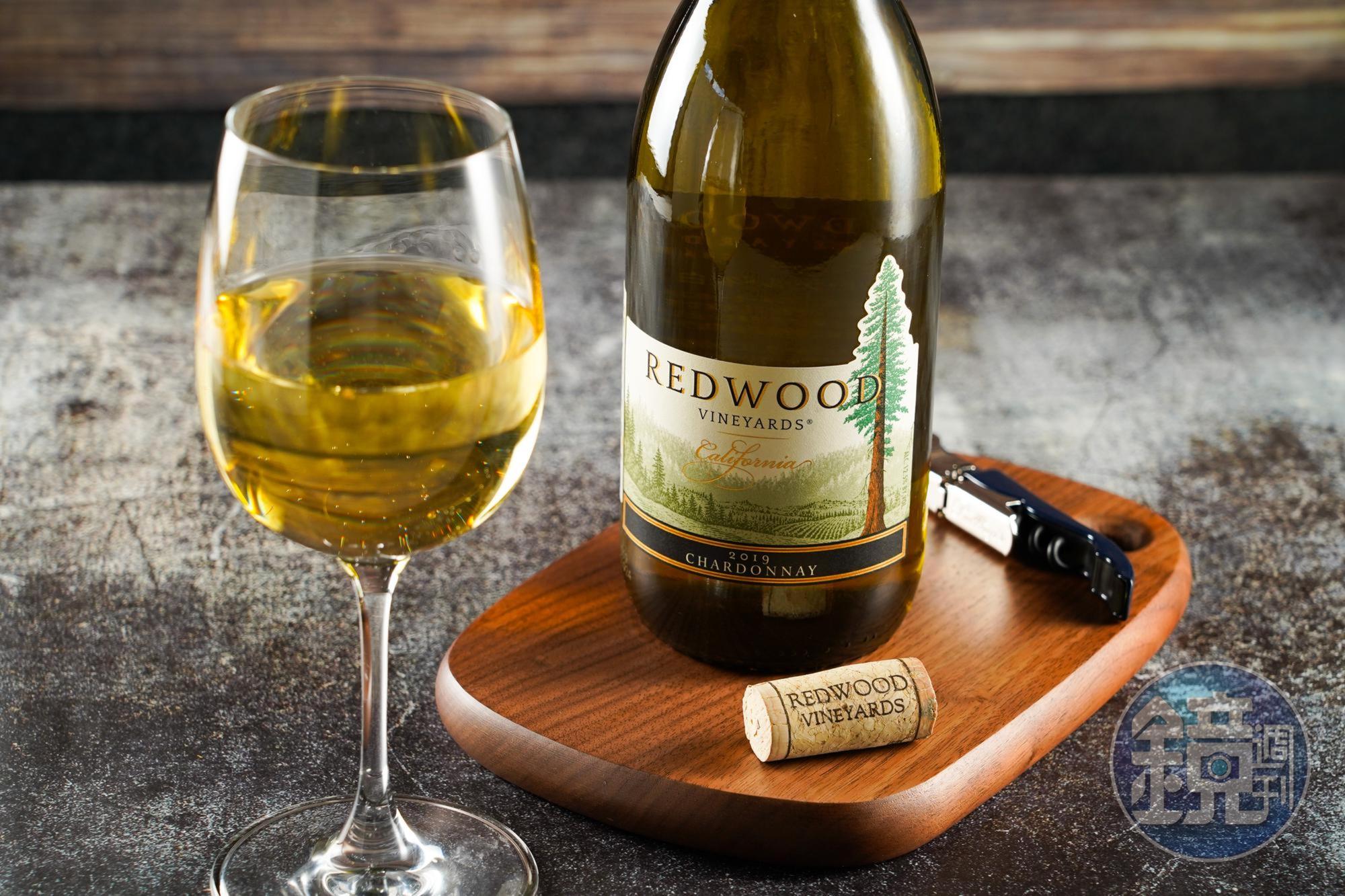 「Redwood 夏多內白葡萄酒」帶梨子的果香,甜順好入口,是店內最熱賣的葡萄酒款。(349元/瓶)