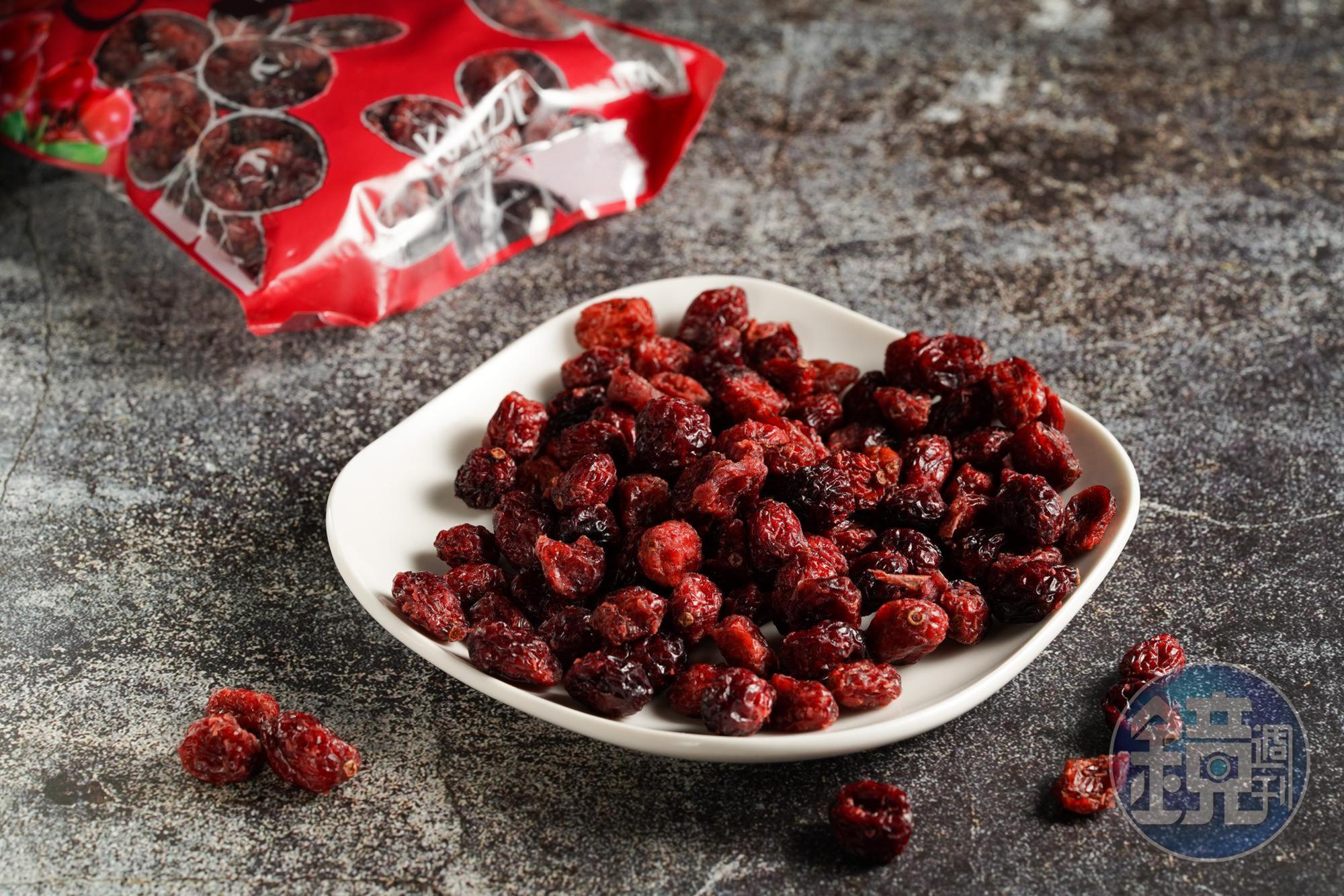 用完整果實製成的「蔓越莓乾」,蜜甜甘香,是紅葡萄酒的良伴。(129元/包)