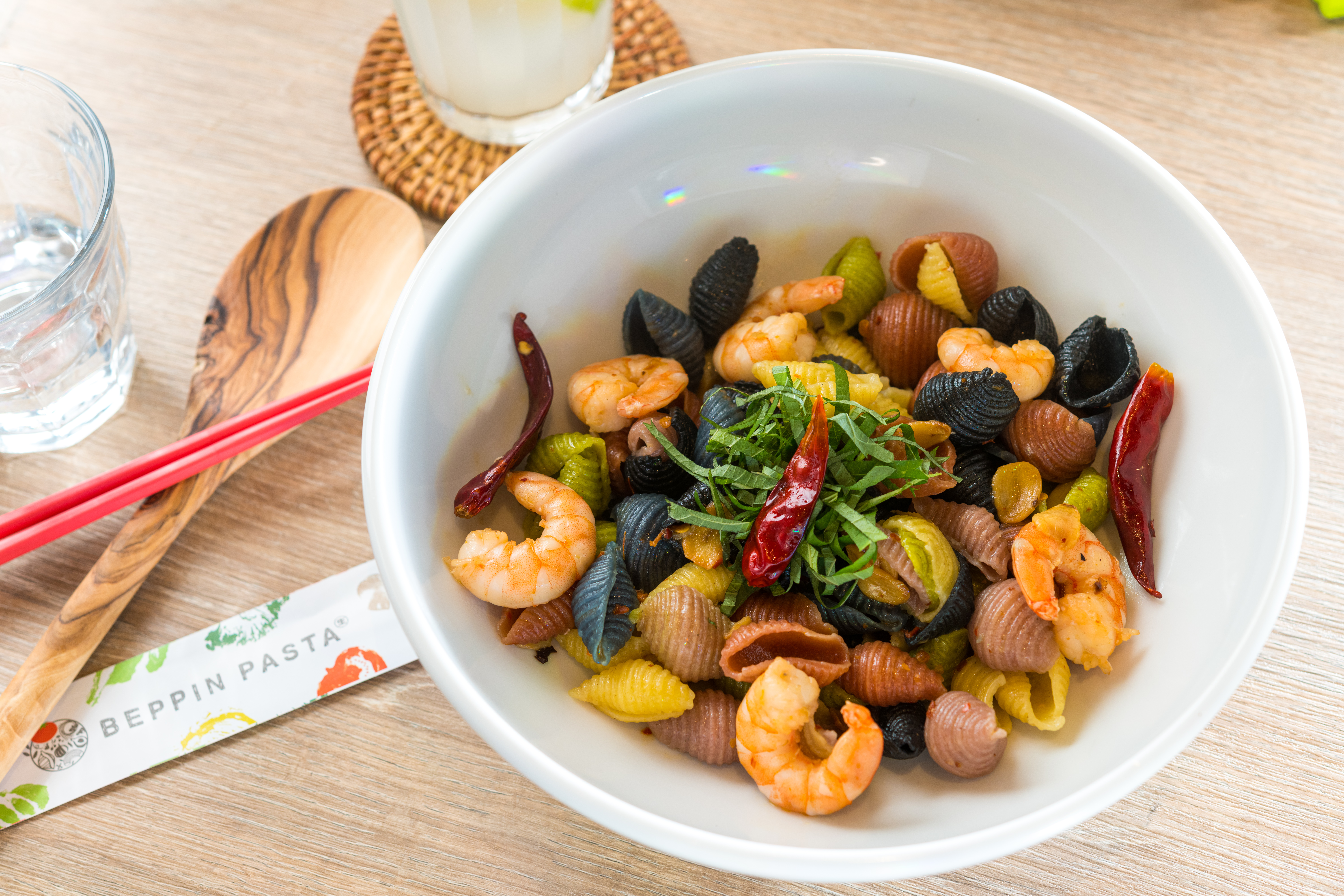 「慕里諾國際餐飲集團」與日本餐廳「BEPPIN 食堂」聯手打造 「BEPPIN PASTA」。 