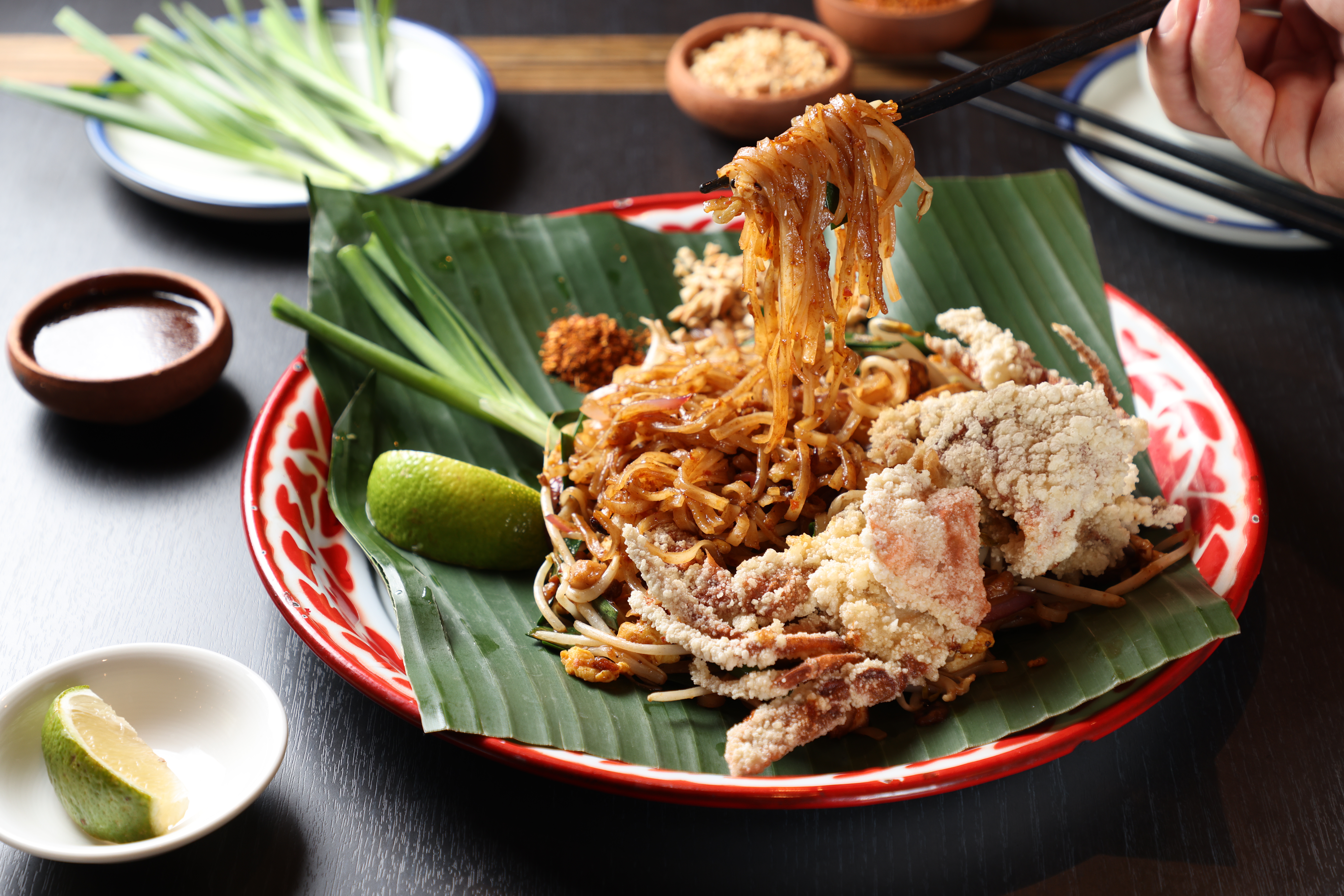 主打泰式河粉料理的「帕泰家Baan Phadthai」，是泰國米其林必比登推介餐廳，現在於台北也吃得到。