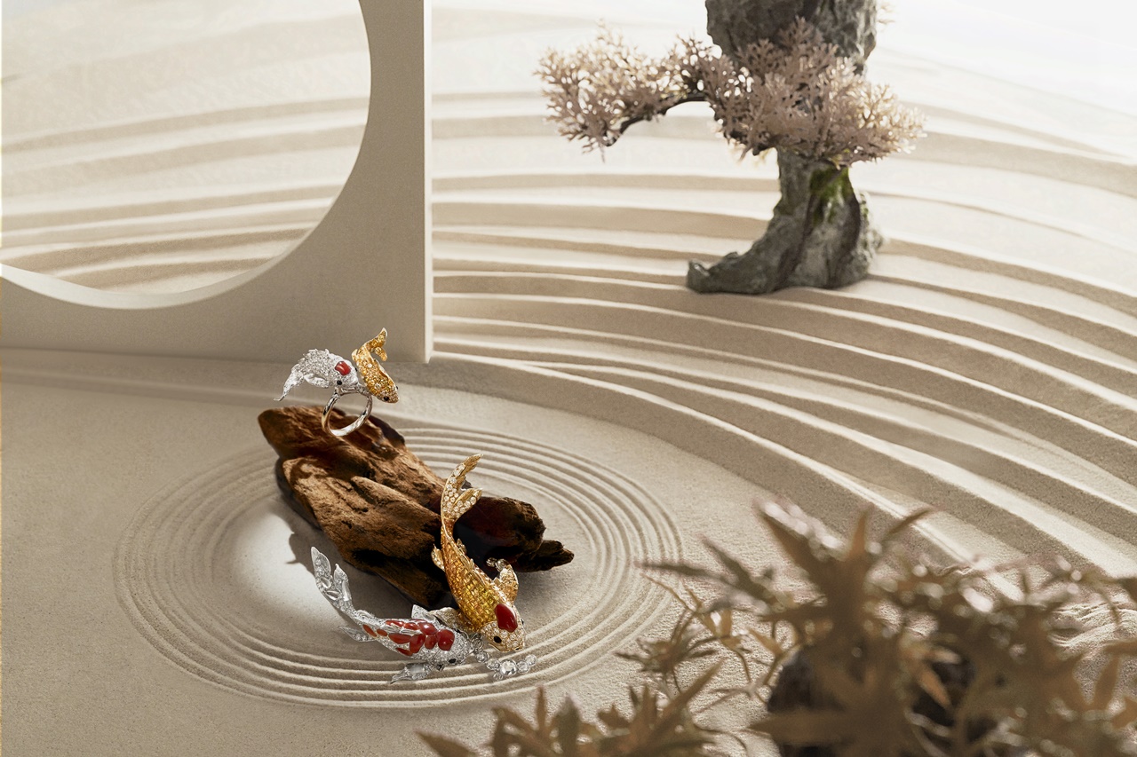 台灣珠寶品牌JHENG JEWELLERY推出了錦鯉系列，每款都有專屬瓷碗，除了配戴，也可做為收藏擺件陳列於家中。（JHENG JEWELLERY提供）