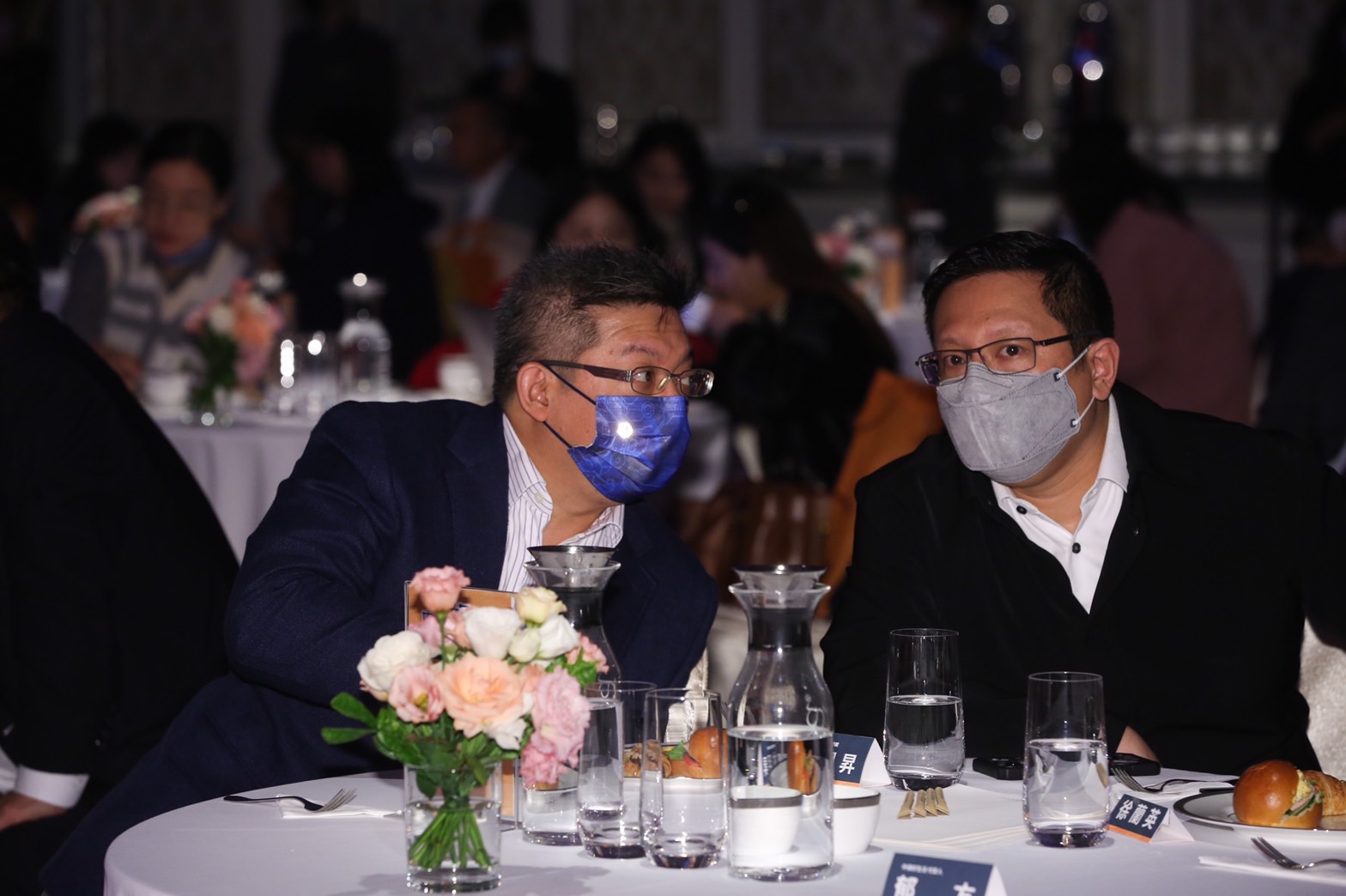 中保科副董事長林建涵（左）與哥哥、國產集團副總裁林明昇（右）一同出席今天的記者會。