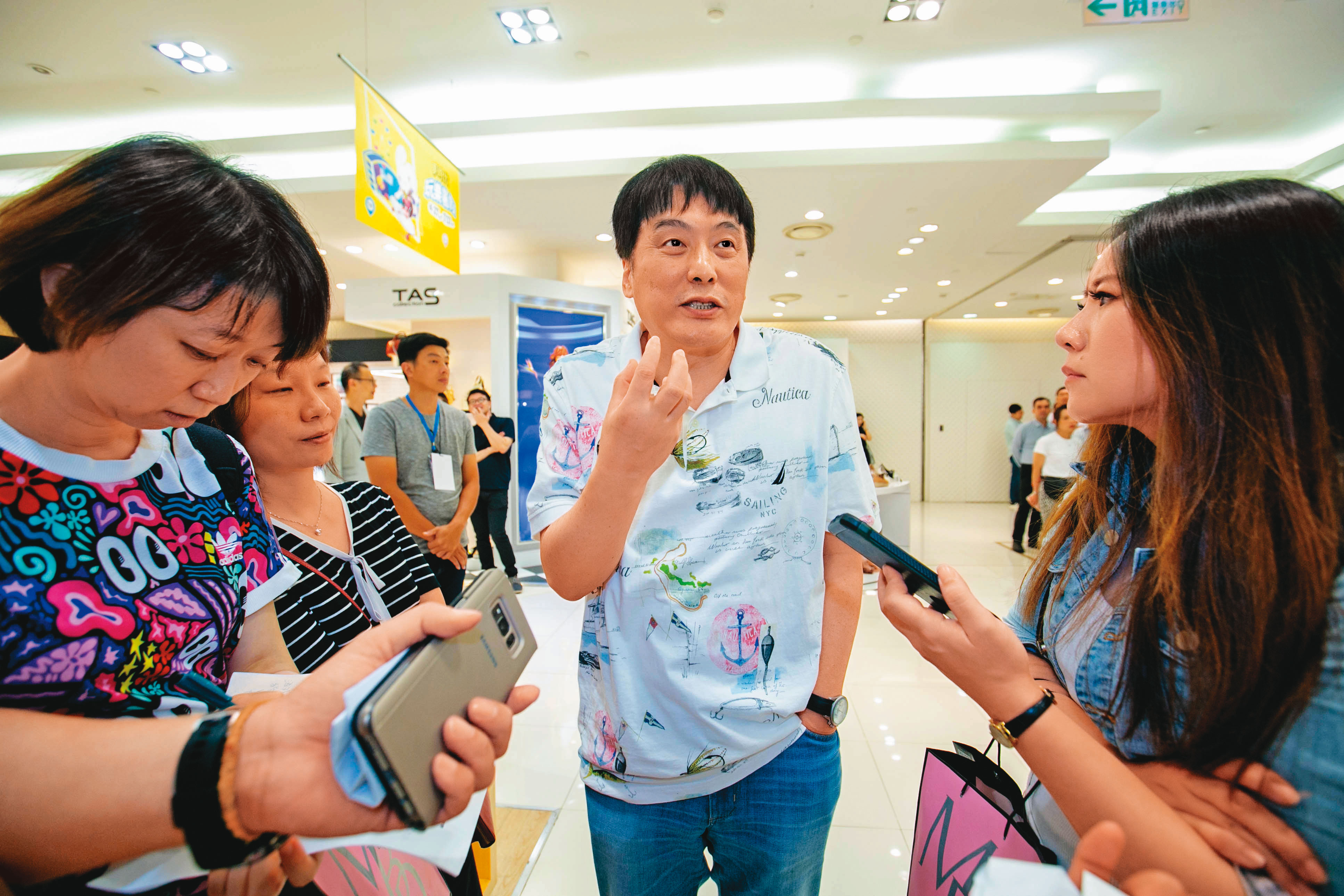 羅智先強調，即使是再方便的科技，也永遠沒辦法取代一個實體接觸的感覺。