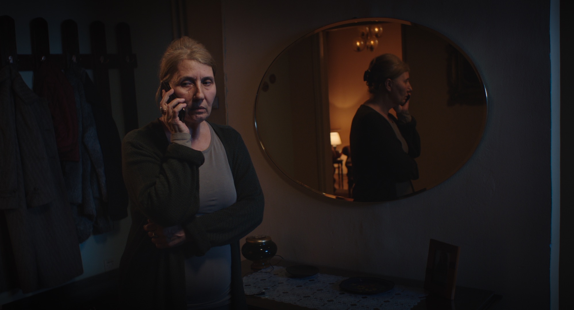 電影《薇拉夢見海》榮獲東京國際影展的東京大獎，該片主角是一名手語翻譯，因丈夫之死被逼到絕境。（東京國際影展提供）