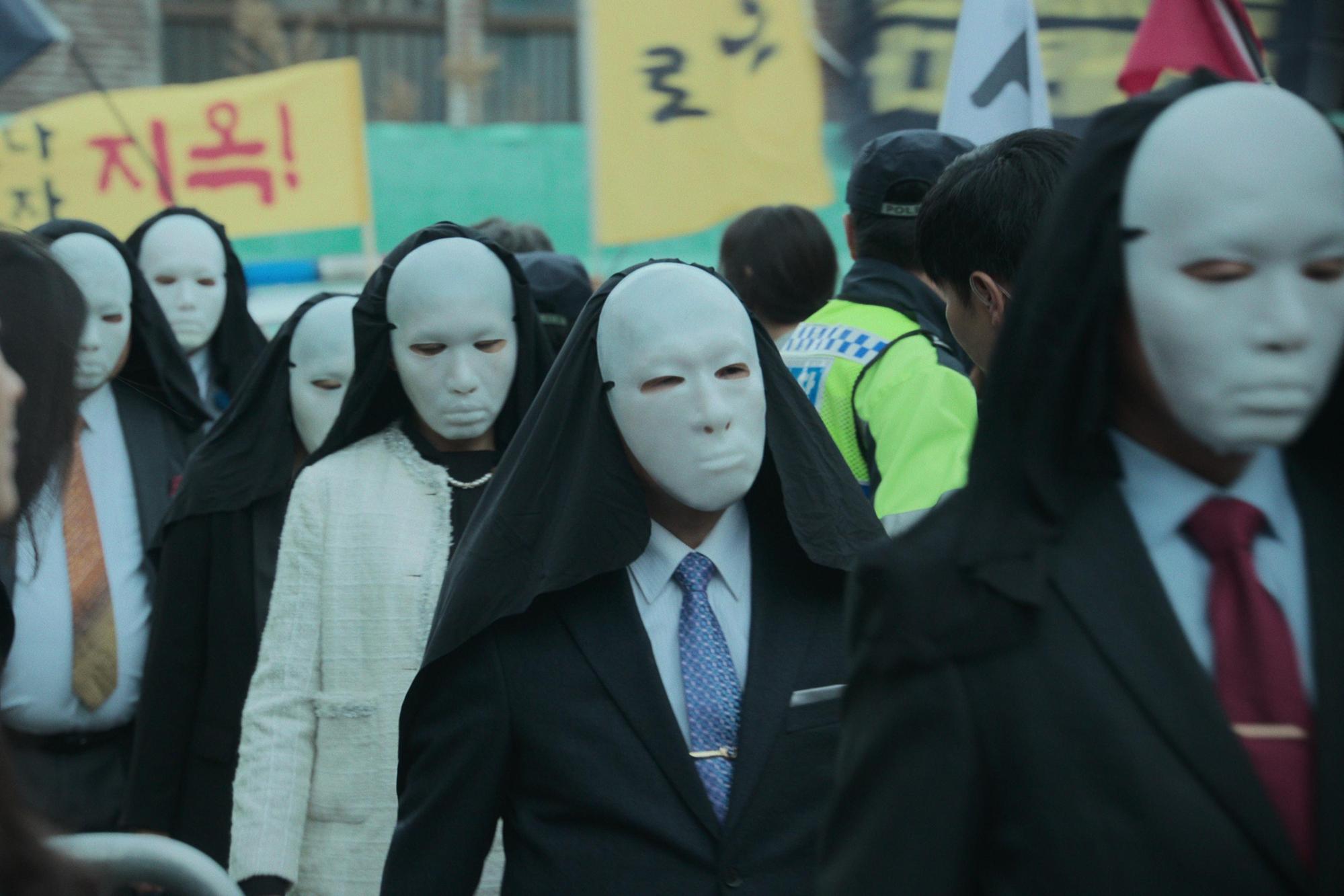 《地獄公使》描述在反烏托邦社會中價值觀已經徹底扭曲的人性。（Netflix提供）