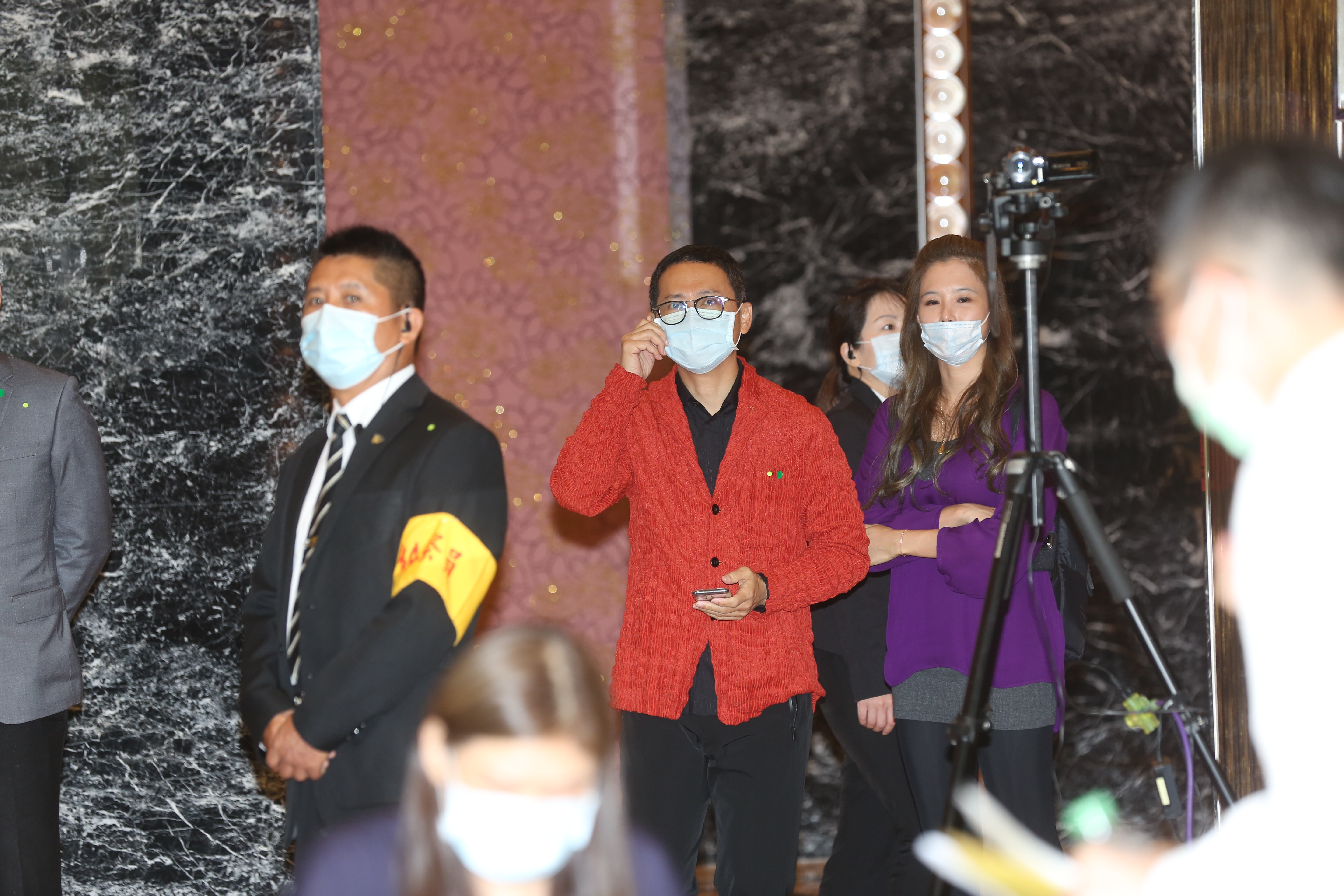 光洋科再度爆出經營權之爭，市場派台鋼集團欲接管公司遭公司派組人牆阻擋。紅衣為市場派台鋼集團的王炯棻接任董座。（資料照）