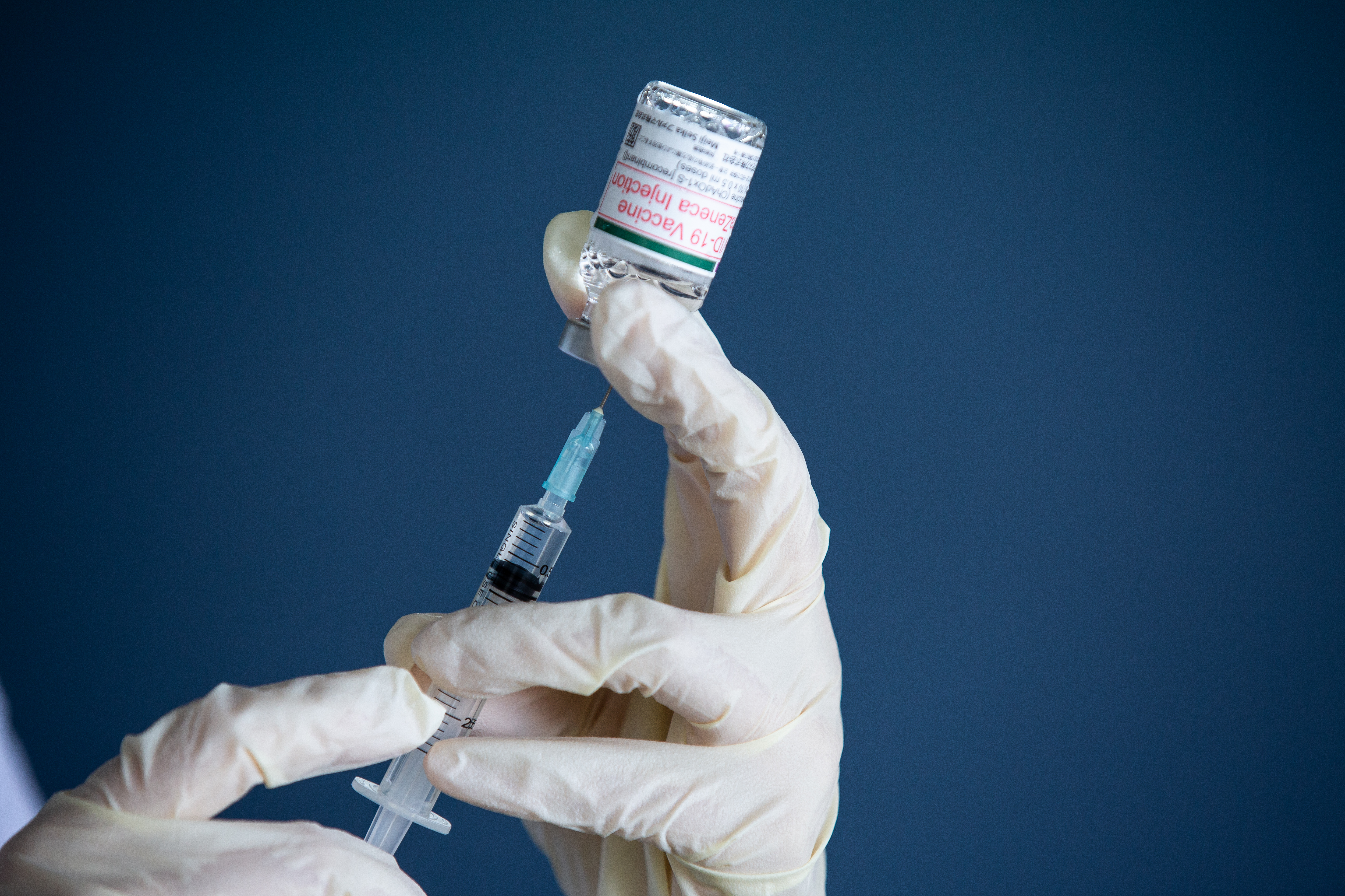 政府引進59.4萬劑AZ，不過效期只到11月30日，引起外界議論。（示意圖，本刊資料照）