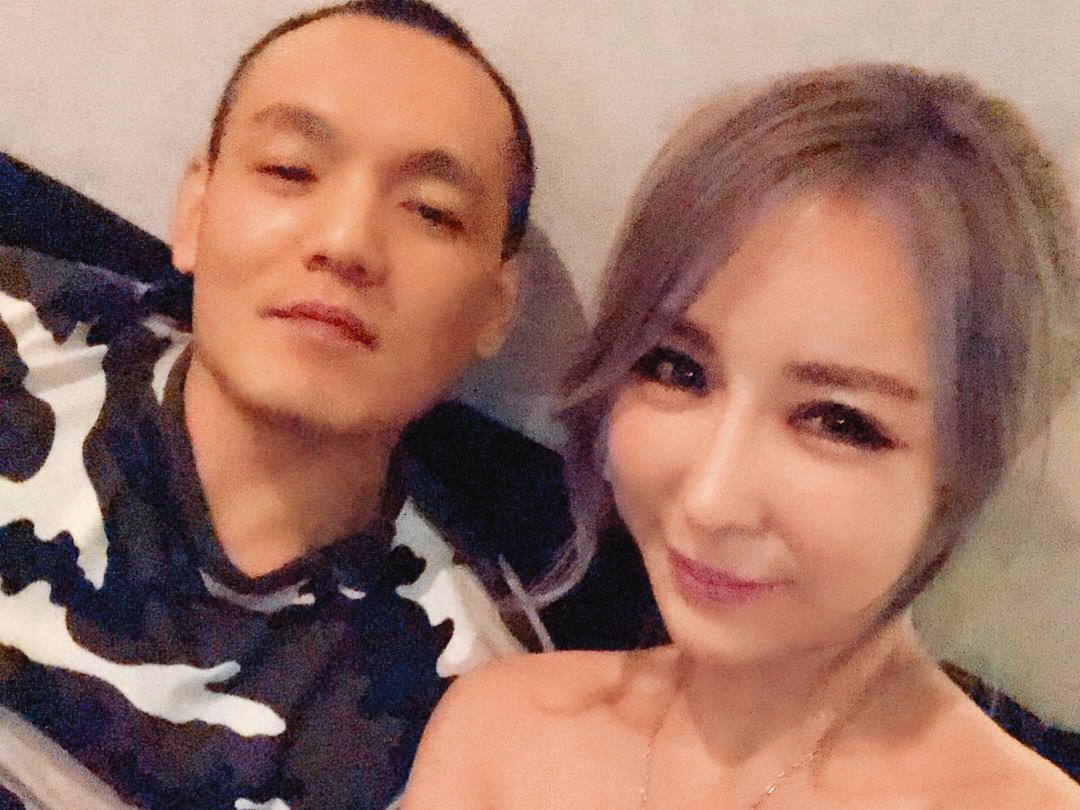 過去春風（左）曾跟雪碧（右）傳過花邊，不過女方後來另有男伴。（翻攝自雪碧IG）