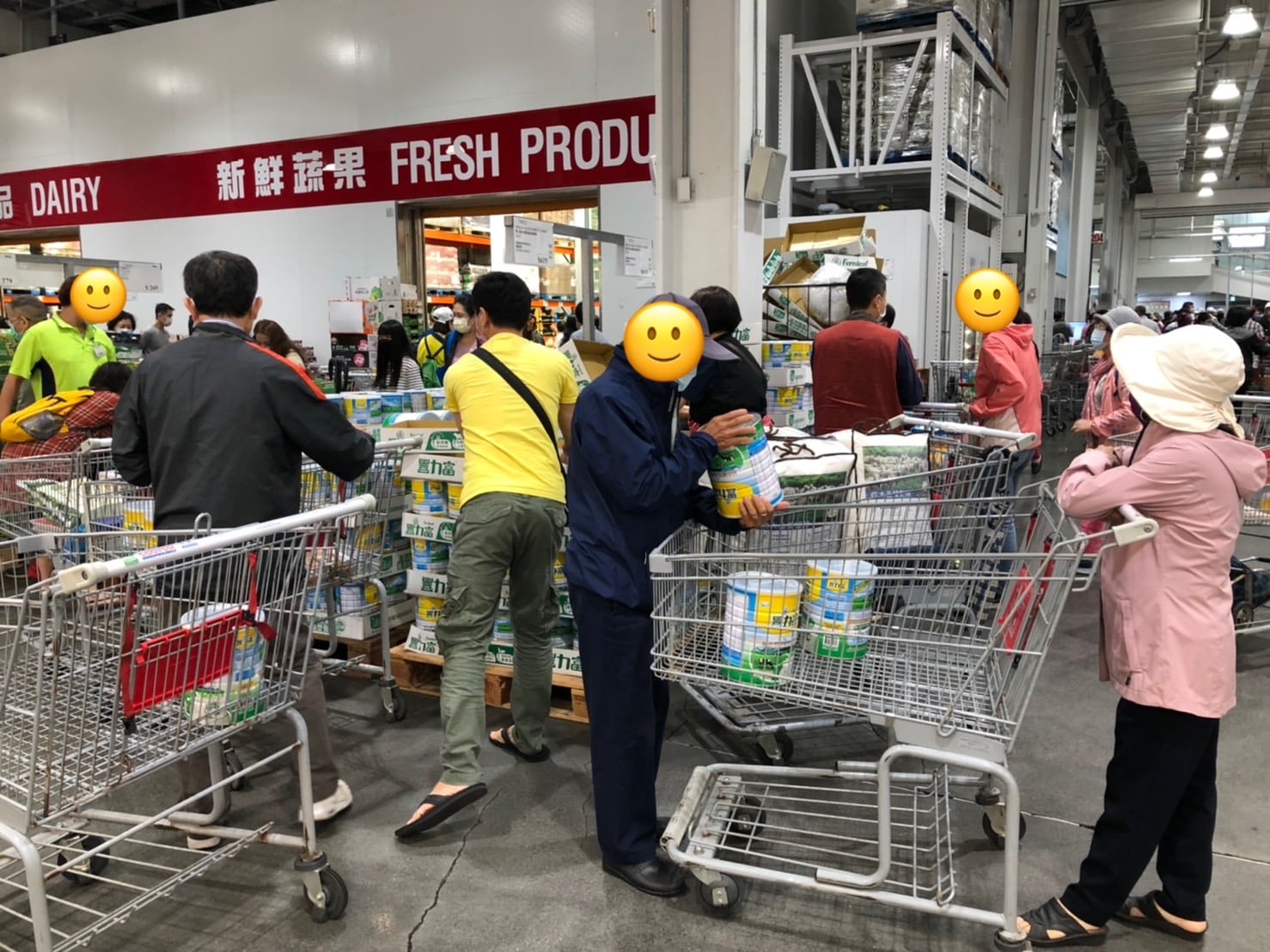 「豐力富紐西蘭頂級純濃奶粉」在好市多限時折價150元。（翻攝「Costco好市多 商品經驗老實說」臉書社團）