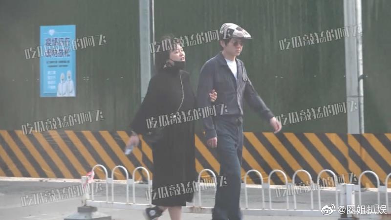 近日馬思純露面時身材擁腫，被疑「帶球嫁」。（微博圖片）