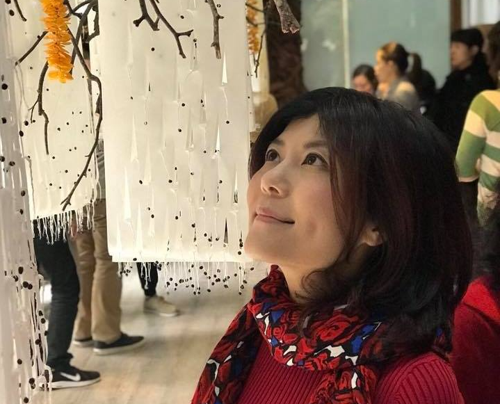 謝欣霓在臉書分享，日前外出用餐，隔壁桌的大人竟放任小孩大聲尖叫1個多小時。（翻攝自謝欣霓臉書）