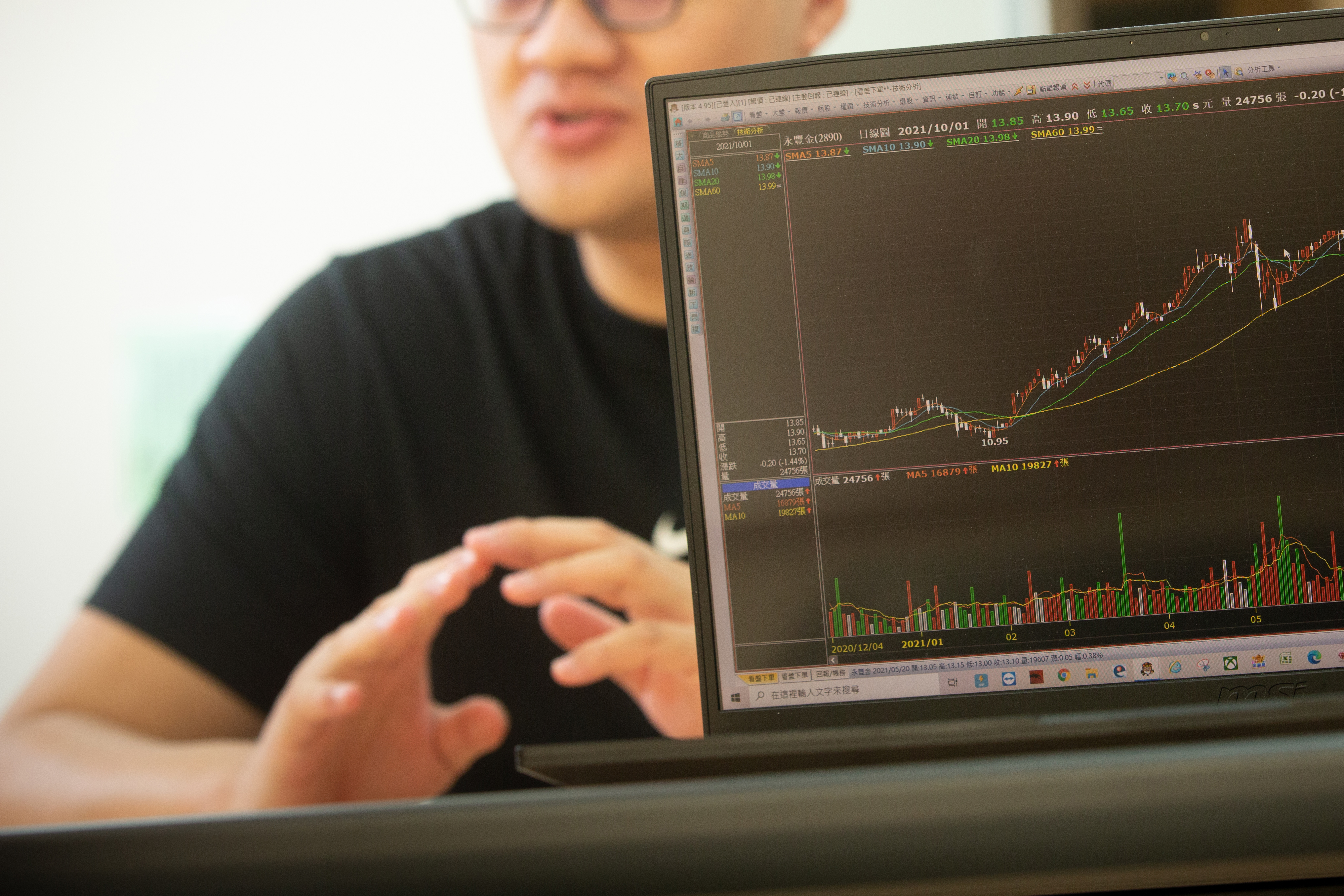 巨人傑強調，懂得認輸並學會撤退，是交易最重要精神。