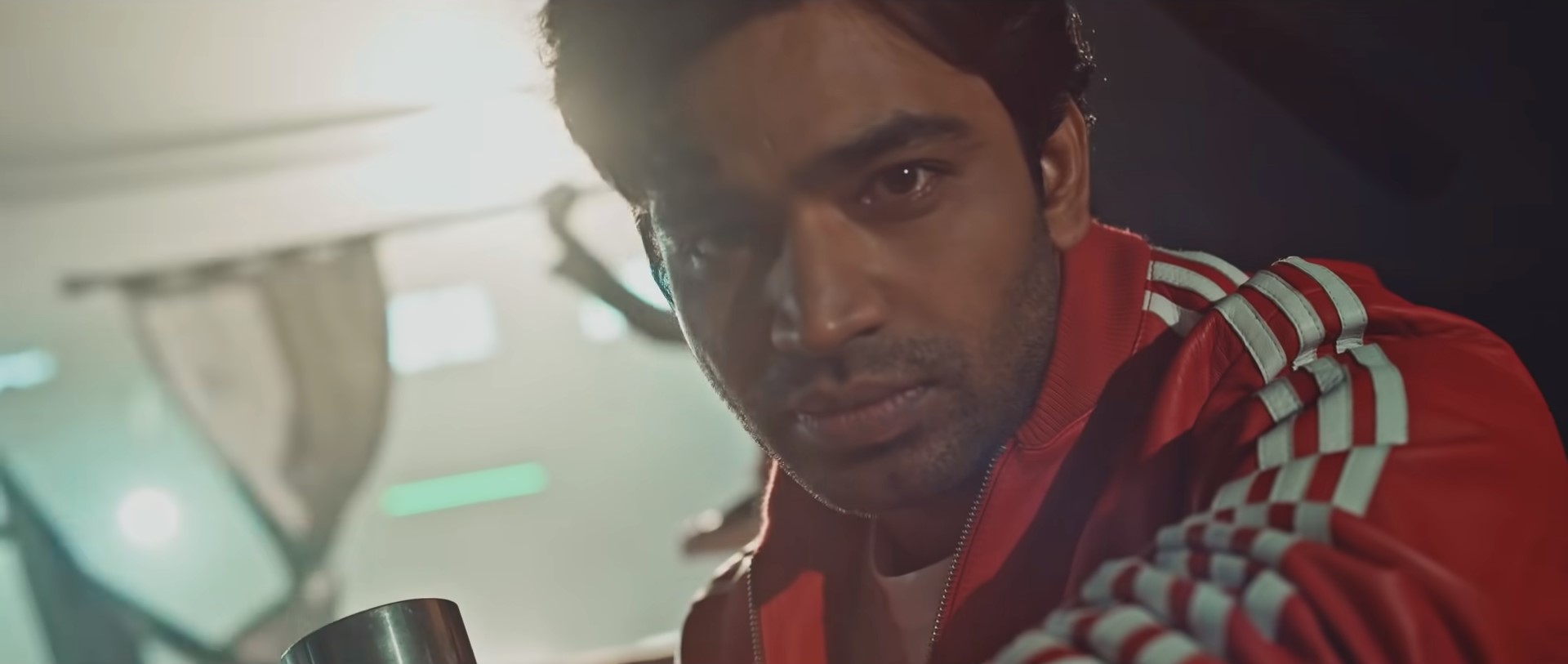 印度籍演員阿努帕姆特里帕蒂在《天堂W》的韓國宣傳廣告中演出。（翻攝自Google Play Korea YouTube頻道）