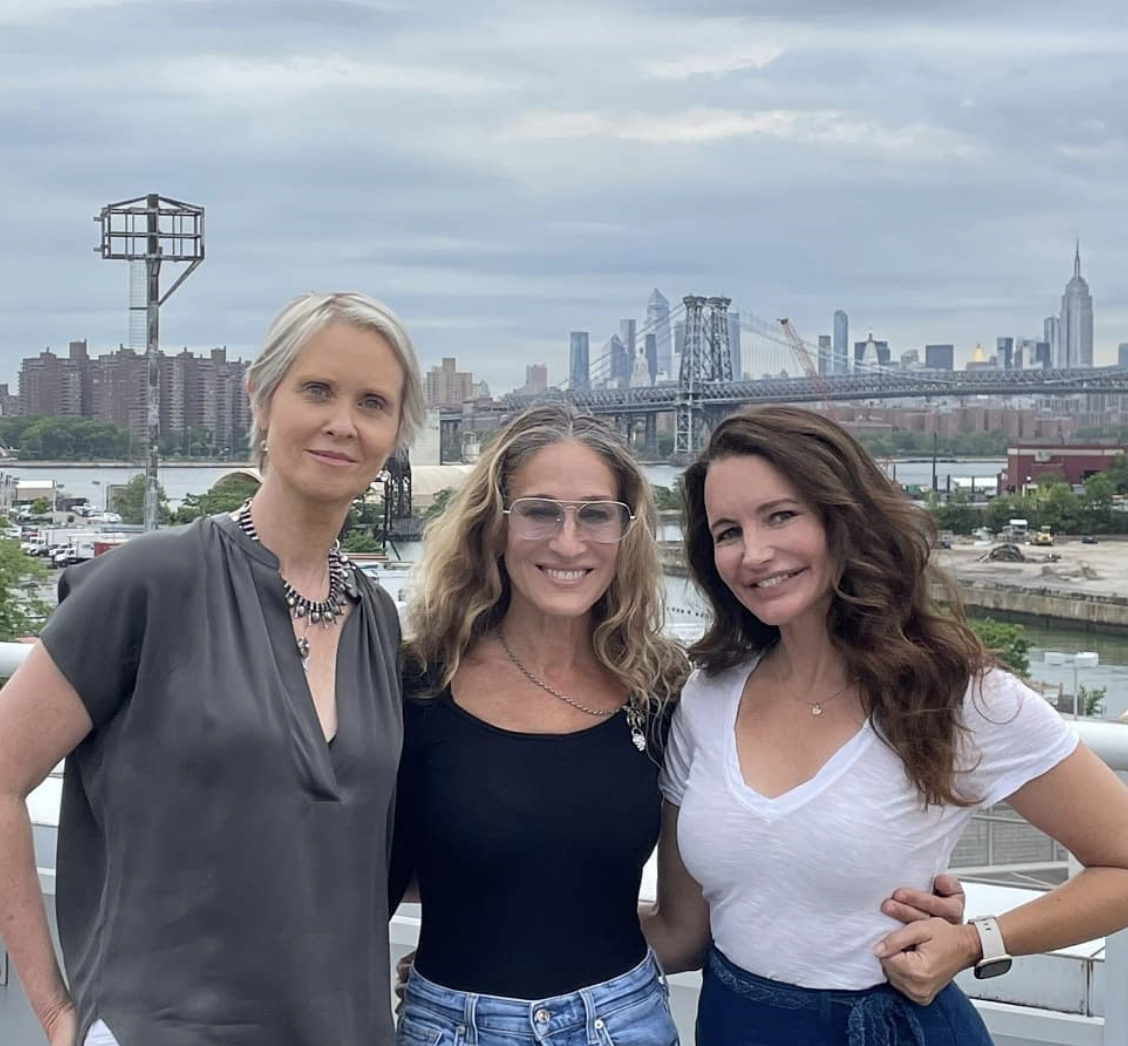 Sarah Jessica Parker（中）面對網友說她老，回應坦然。（翻攝自Sarah Jessica Parker IG）
