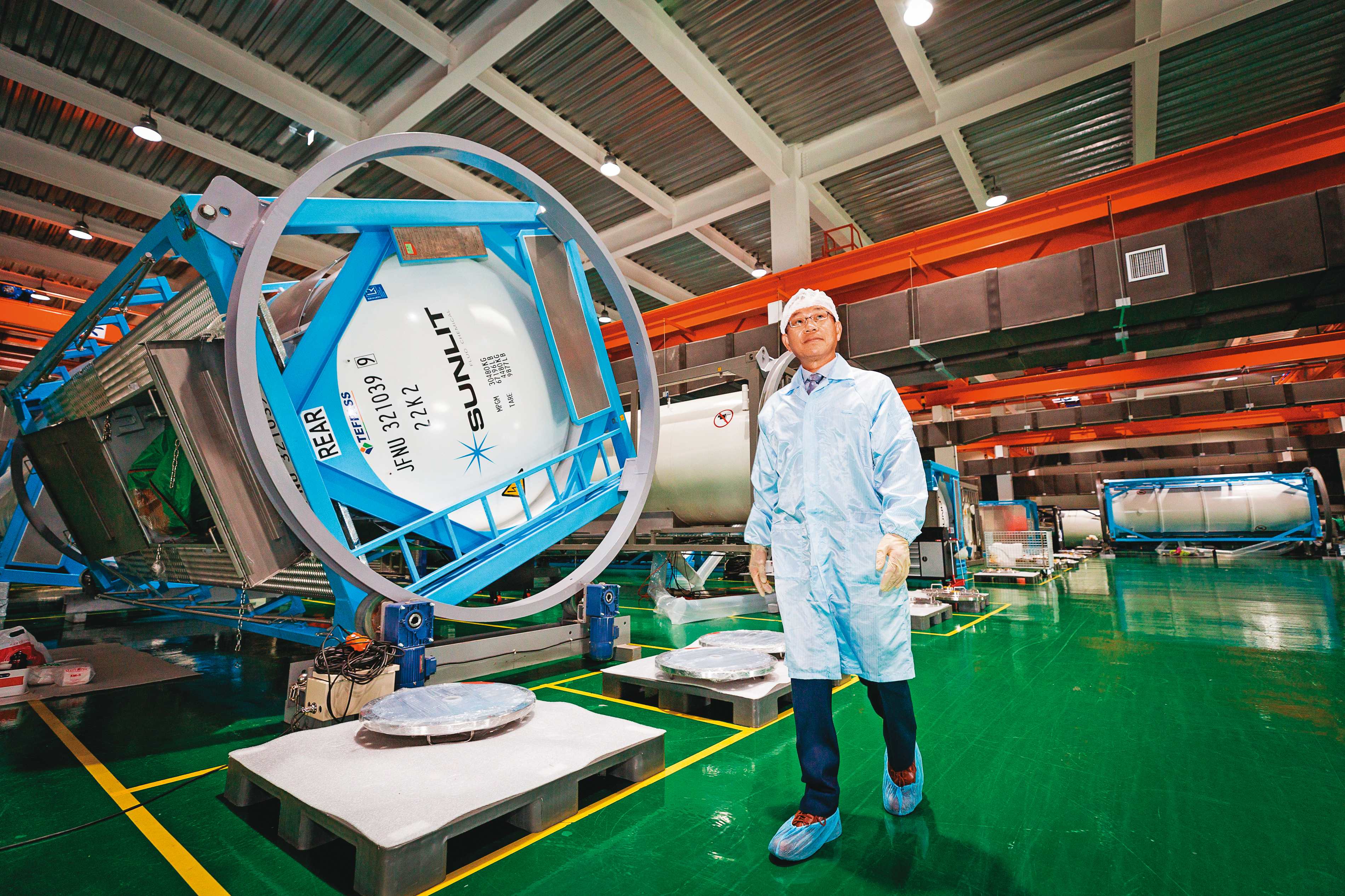 上品綜合工業在董事長侯嘉生帶領下，從生產各式鐵氟龍應用材料、內襯設備到整合設備工程，提供一站式服務，成為亞洲鐵氟龍內襯設備的龍頭。