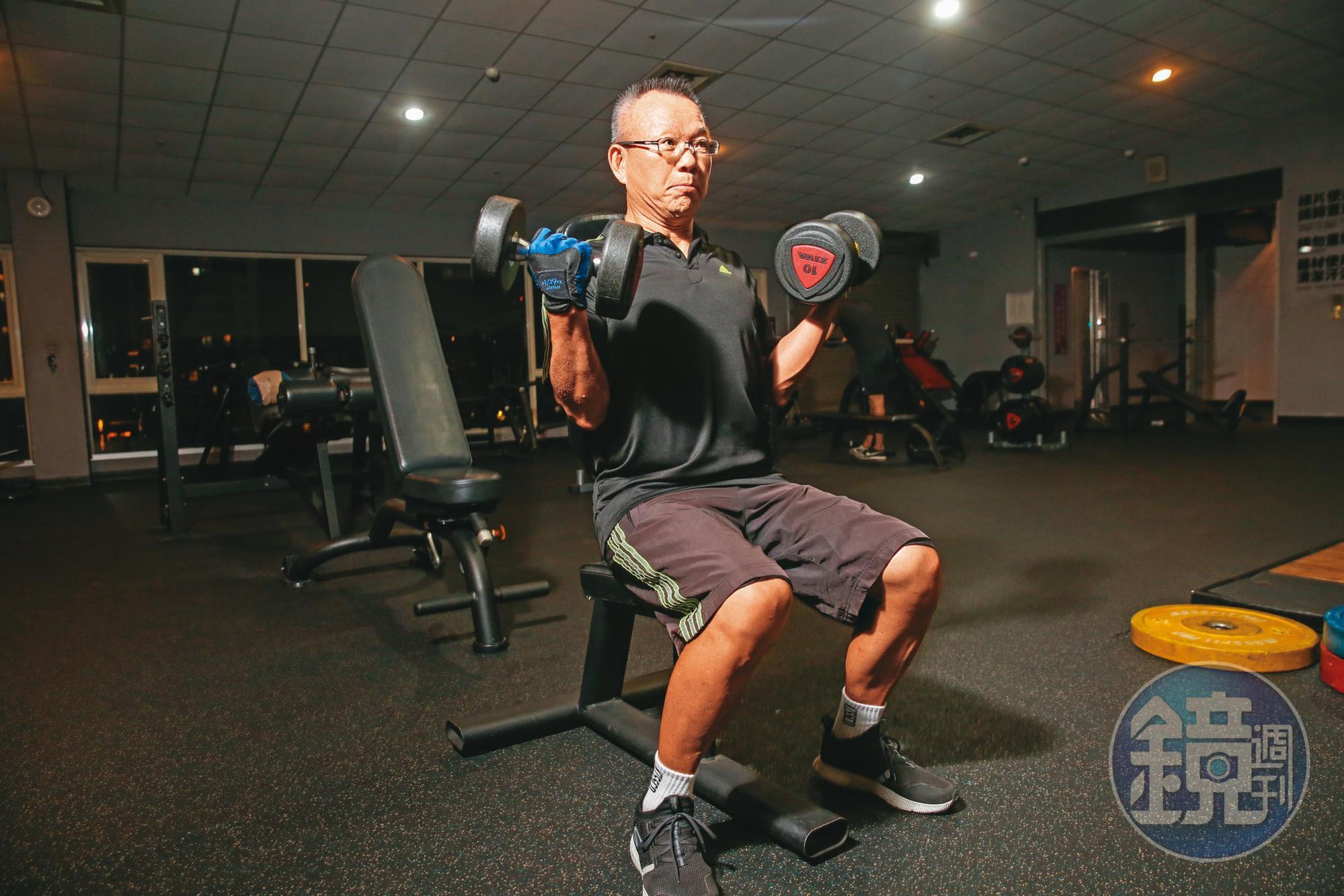 侯嘉生管理身材有一套，他天天健身，體重超過20年維持在70±1公斤。