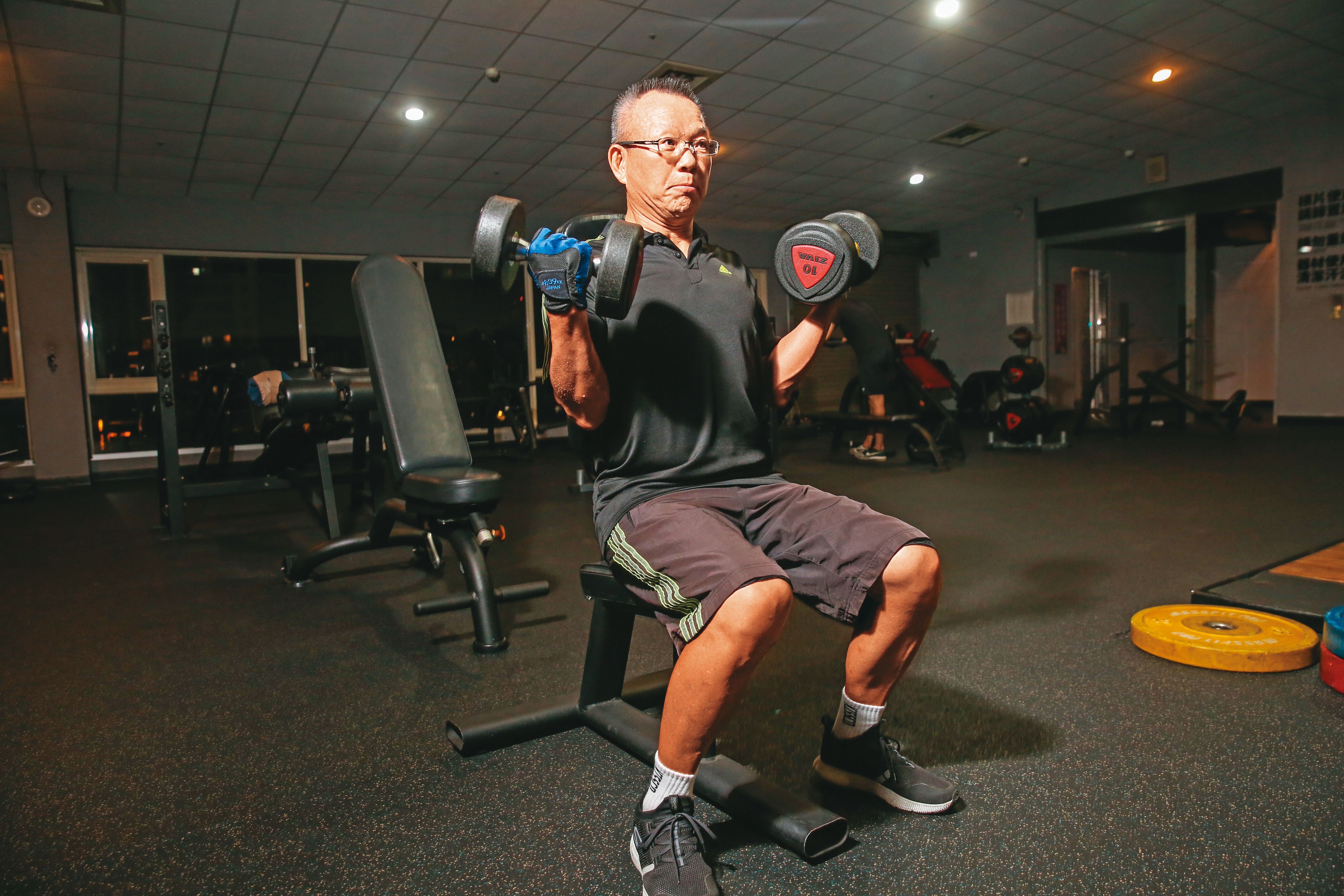 侯嘉生管理身材有一套，他天天健身，體重超過20年維持在70±1公斤。